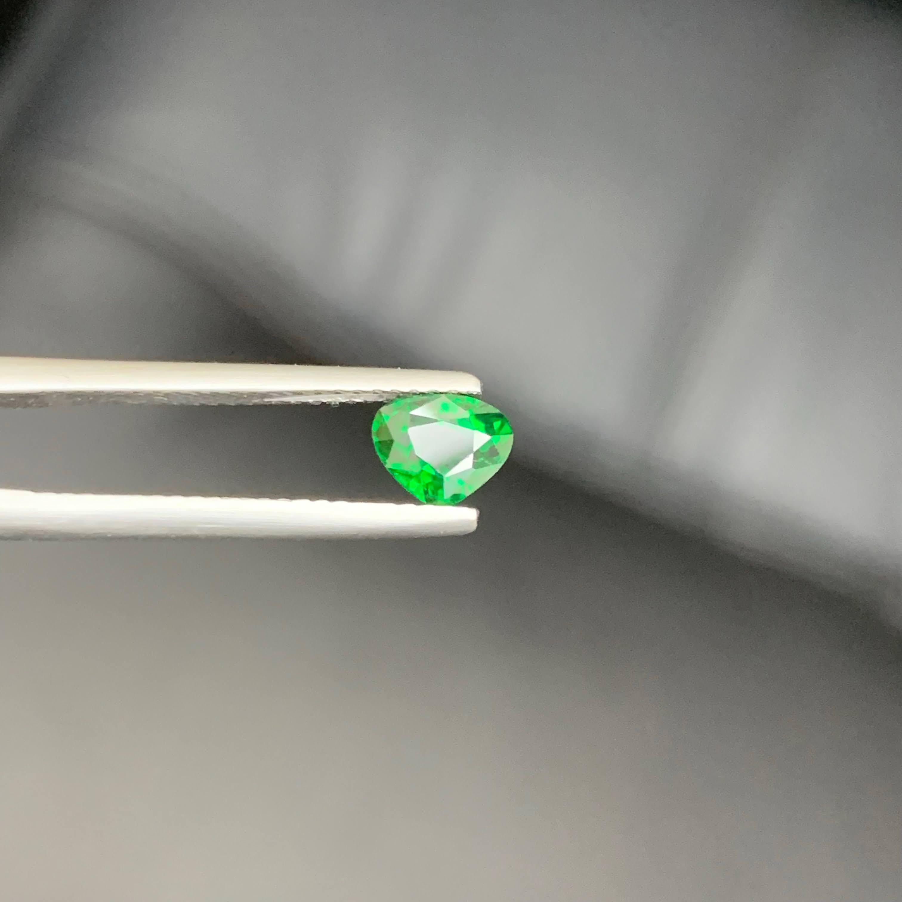 0,75 Quilates Natural Turmalina Cromada Suelta Talla Corazón Gema Africana en Nuevo estado para la venta en Bangkok, TH