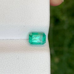 0,75 carati di smeraldo naturale allentato di colore verde chiaro dello Zambia con taglio Asscher