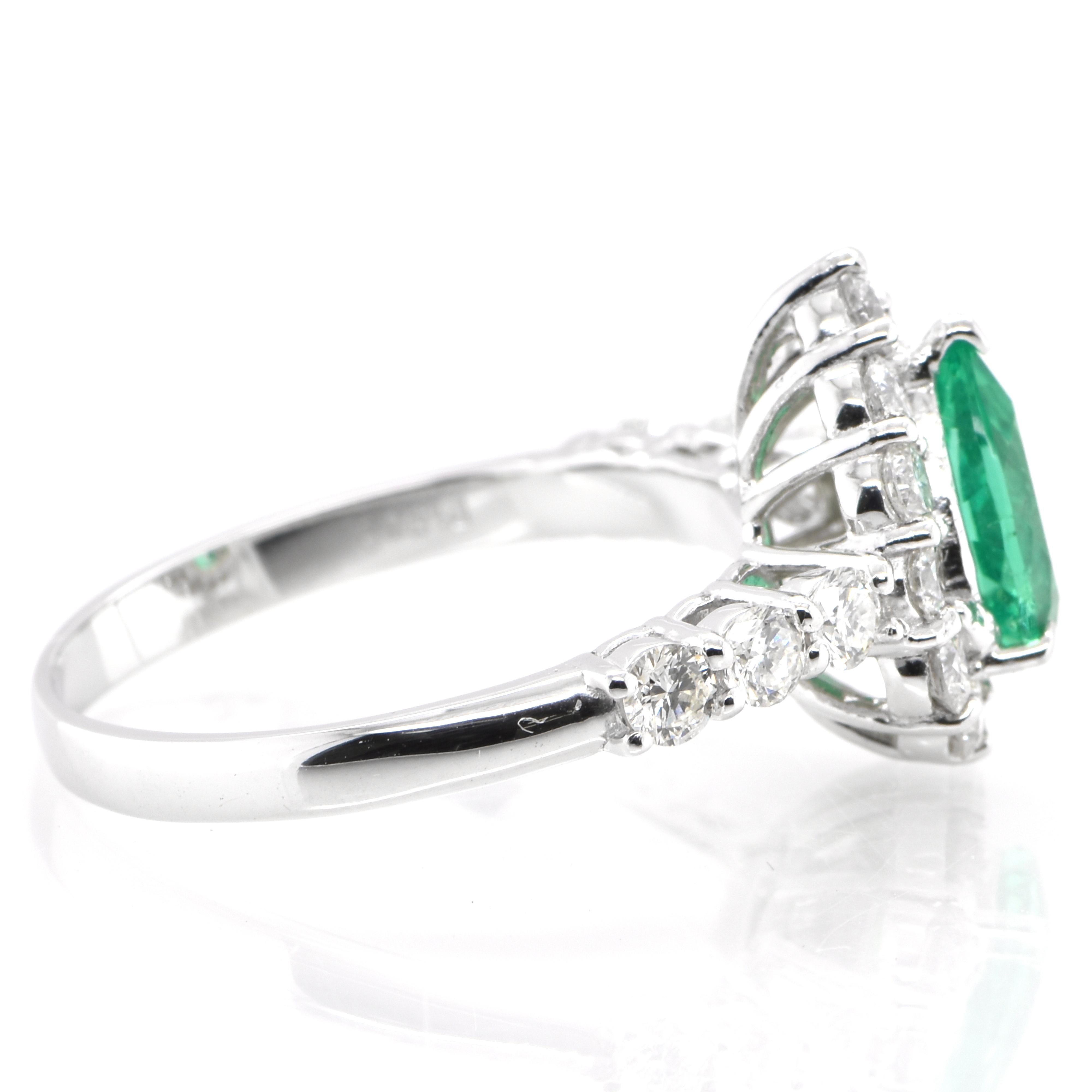 0.75 Carat Natural Pear-Cut Emerald and Diamond Halo Ring Set in Platinum In New Condition For Sale In Tokyo, JP