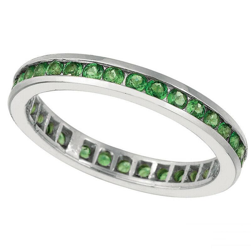En vente :  Bague d'éternité en or blanc 14 carats avec tsavorite naturelle de 0,75 carat et anneau rond 2
