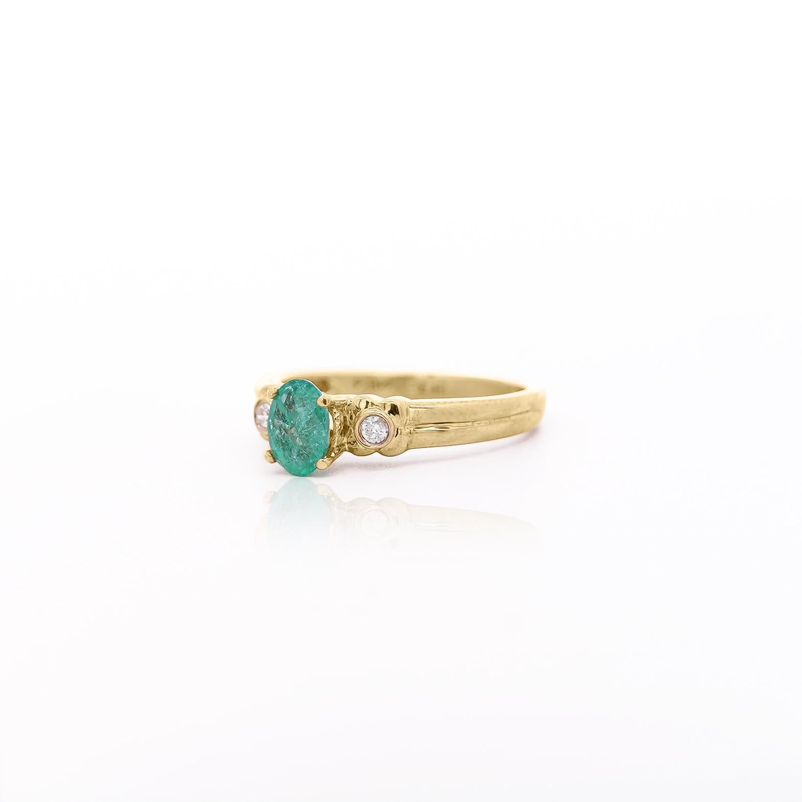 Women's 0.75 Carat Oval Cut Emerald & Diamond 3 Stone 14k Ring For Sale