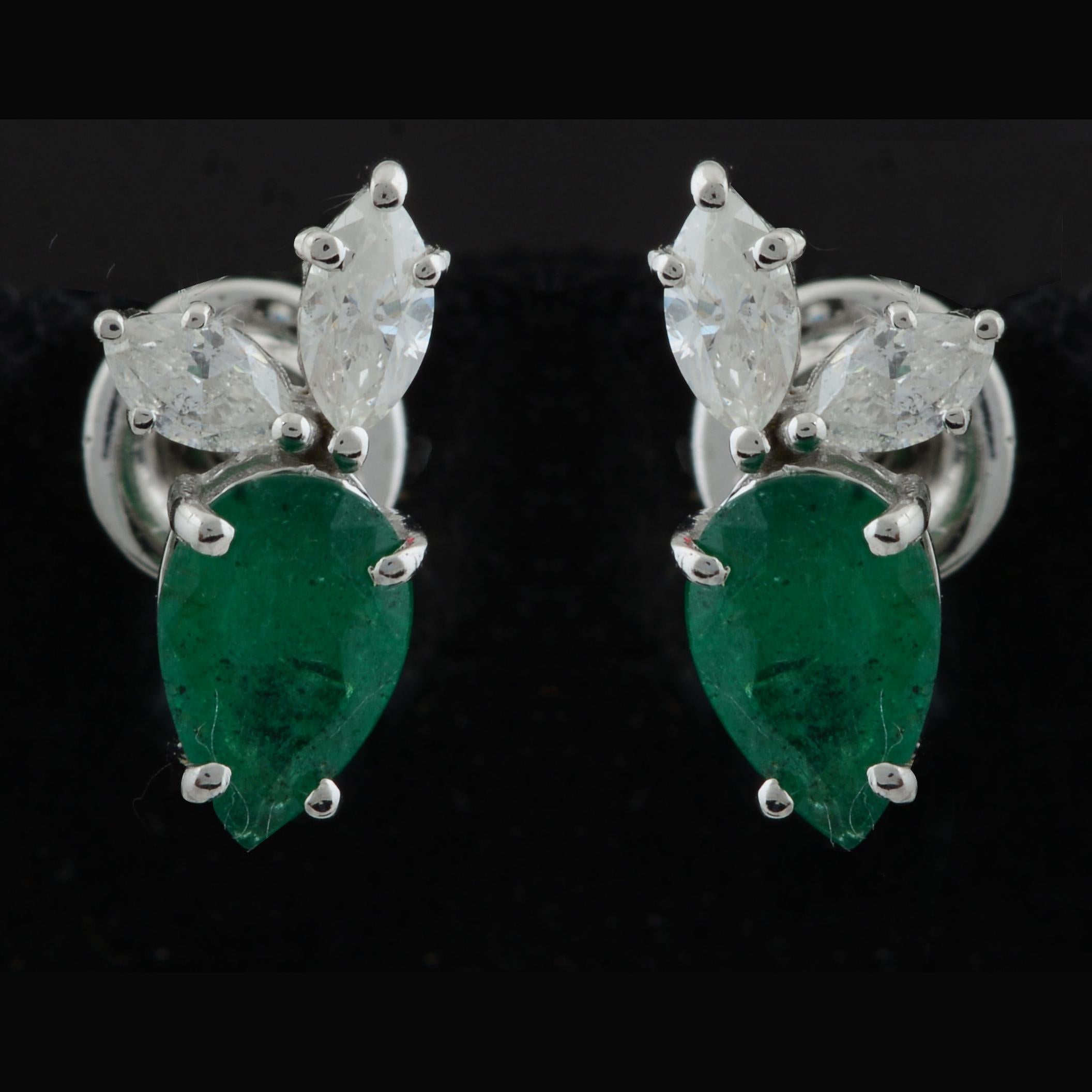 0.75 Carat Pear Emerald Stud Earrings 0.27 Carat Diamond 10 Karat White Gold In New Condition For Sale In Diera, Dubai