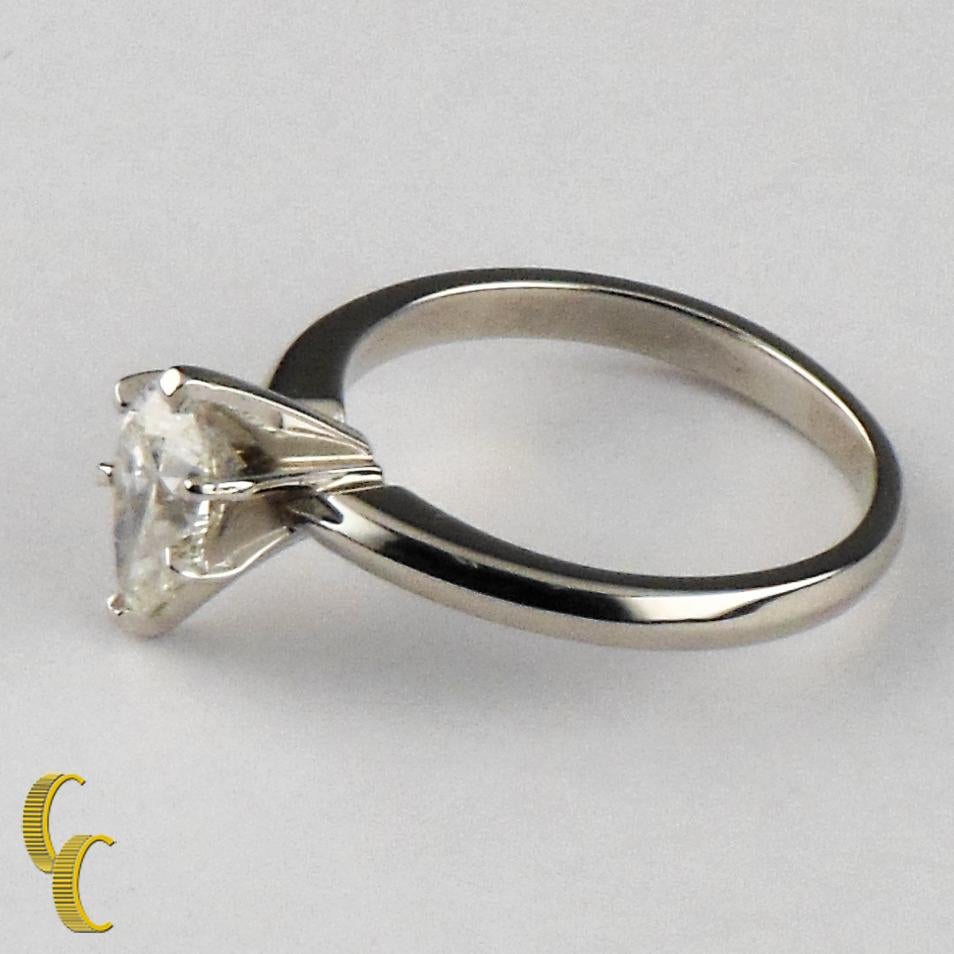 Bague de fiançailles solitaire en platine avec diamant en forme de poire de 0,75 carat État moyen - En vente à Sherman Oaks, CA