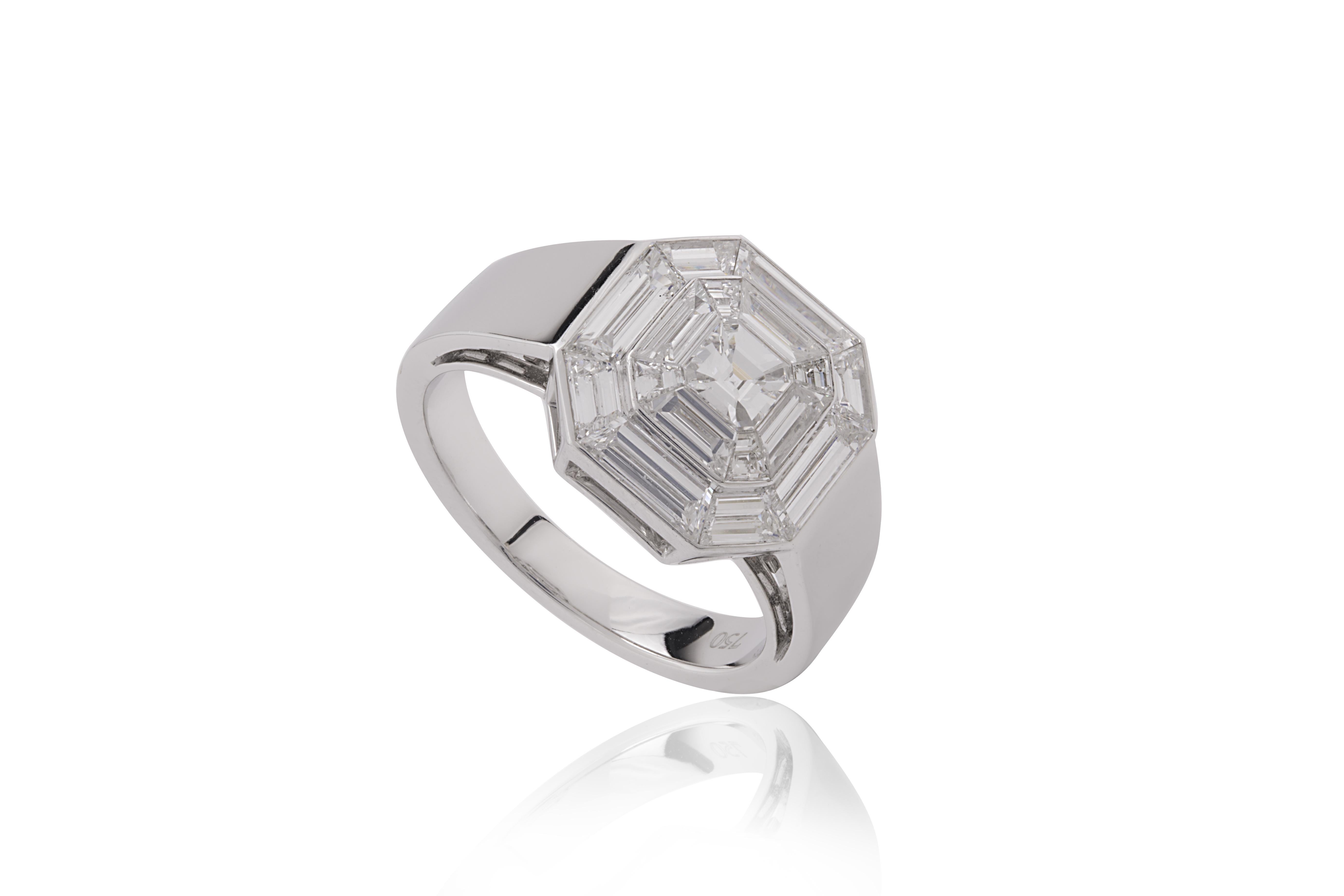 Dieser atemberaubende 0,75-Karat-Diamant im Strahlenschliff ist mit einer 1,30-Karat-Baguette-Fassung im Pie-Cut-Schliff kombiniert, wodurch ein kühnes und anspruchsvolles Schmuckstück entsteht. Der Diamant im Radiant-Schliff ist ein brillanter,