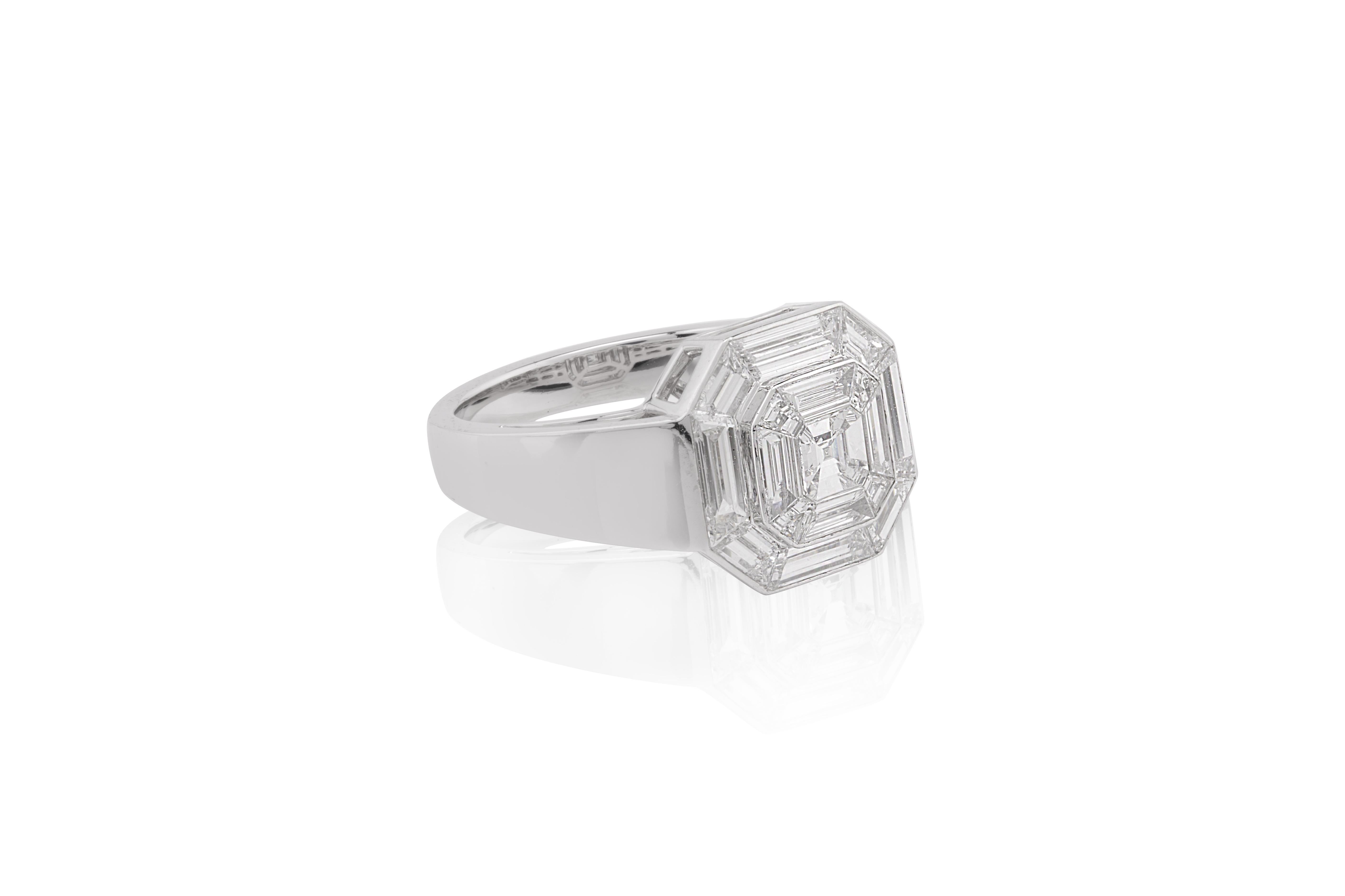 0,75 Karat strahlender Schliff mit 1,30 Karat Baguette- Pie Cut-Fassung in 18 Karat Gold im Zustand „Neu“ im Angebot in Bangkok, 10