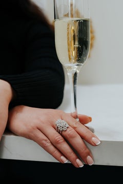 Anello con grappolo di diamanti taglio rosa da 0,75 carati, incastonato in oro bianco 18 carati, con motivo floreale di grande effetto