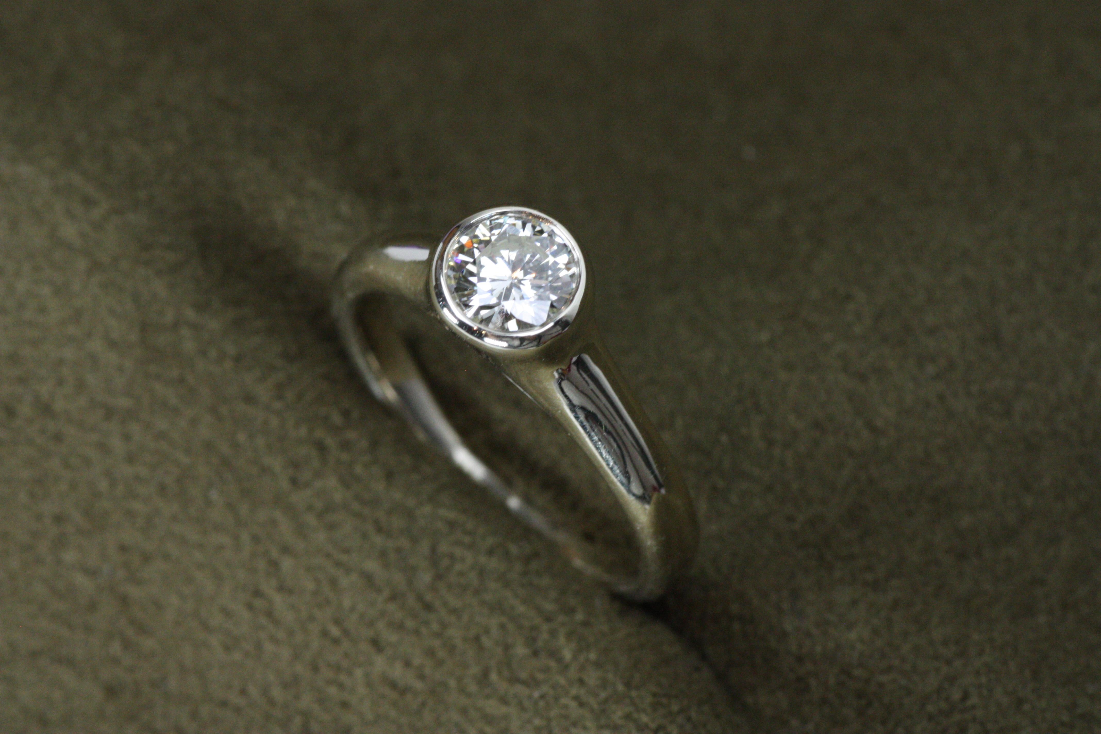 Modern 0.75 Carat Round Brilliant Cut Bezel Solitaire 14K Engagement Ring For Sale