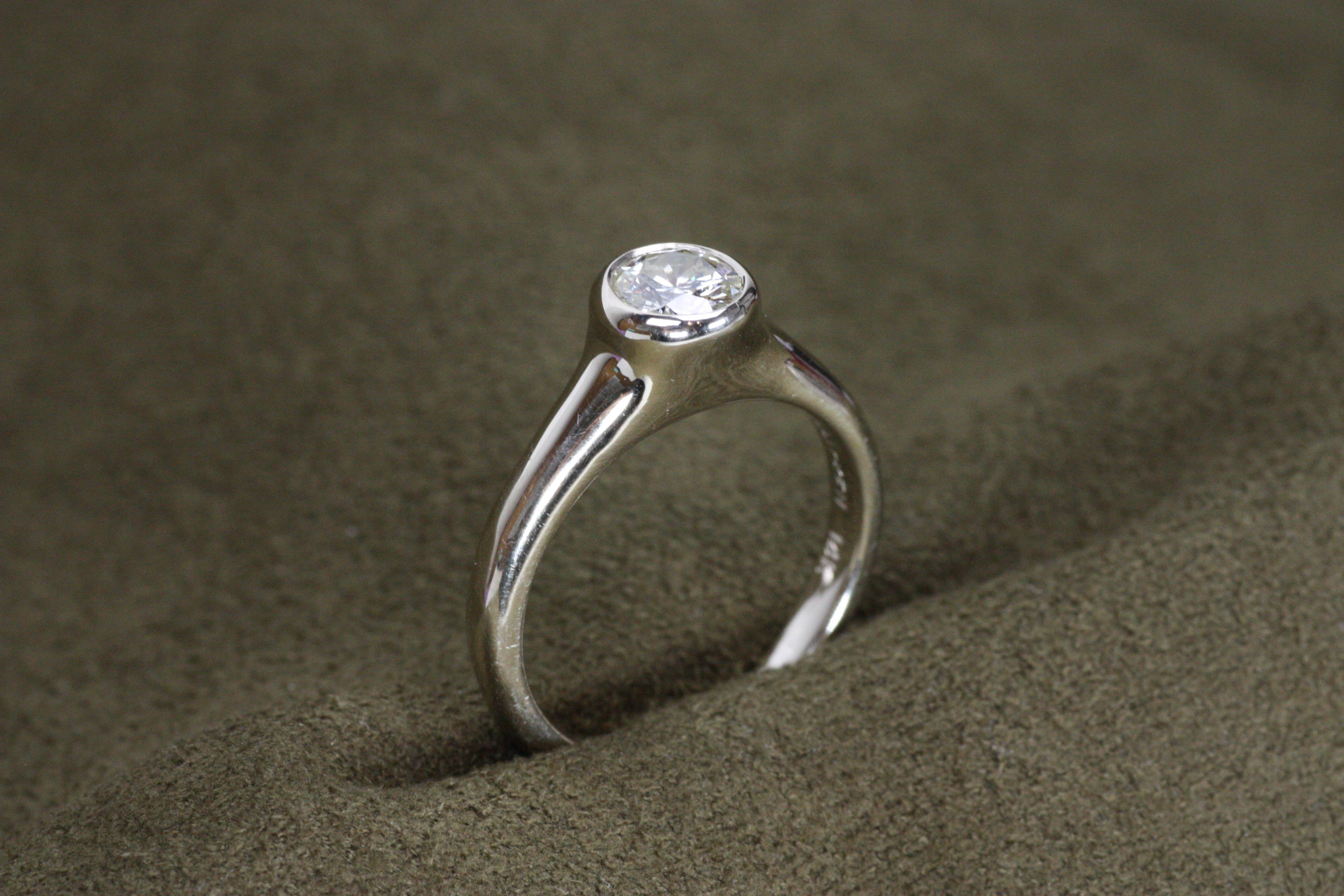 0.75 Carat Round Brilliant Cut Bezel Solitaire 14K Engagement Ring In Excellent Condition For Sale In Santa Monica, CA