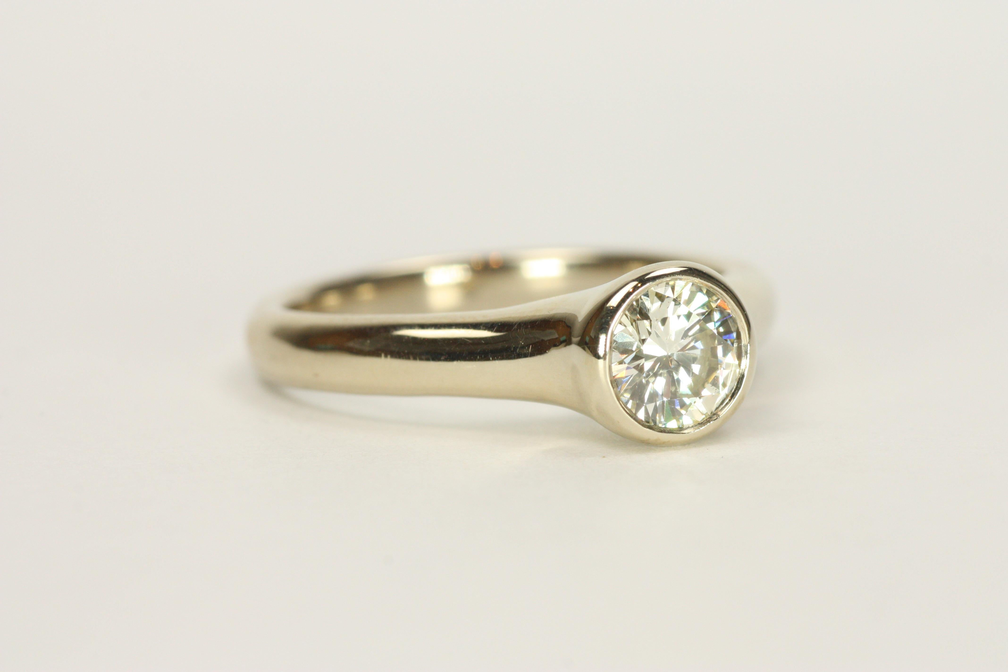 0.75 Carat Round Brilliant Cut Bezel Solitaire 14K Engagement Ring For Sale 2