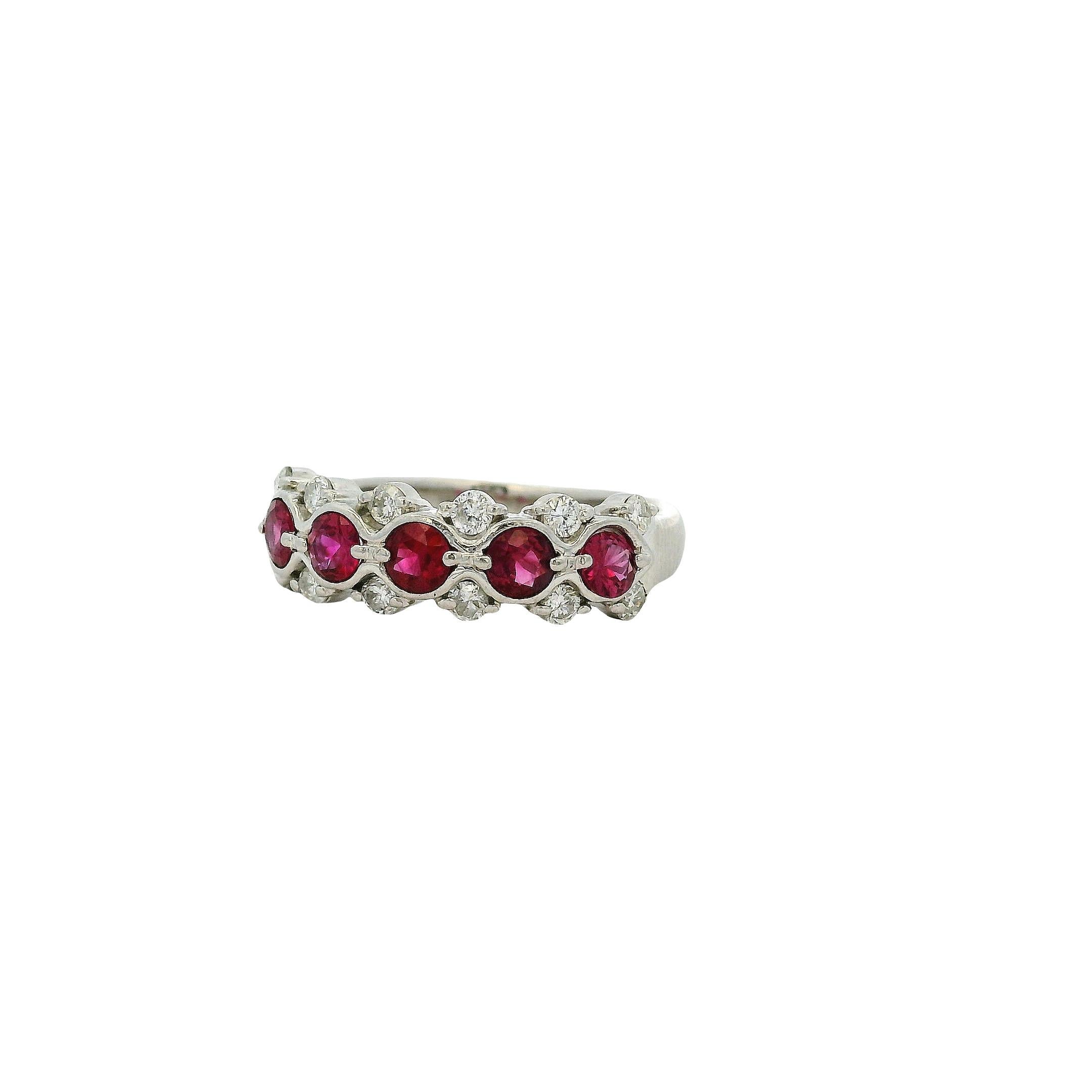 Taille ronde 0.75 Carat Round Ruby Bezel Set Diamond Ring Platinum in Stock en vente