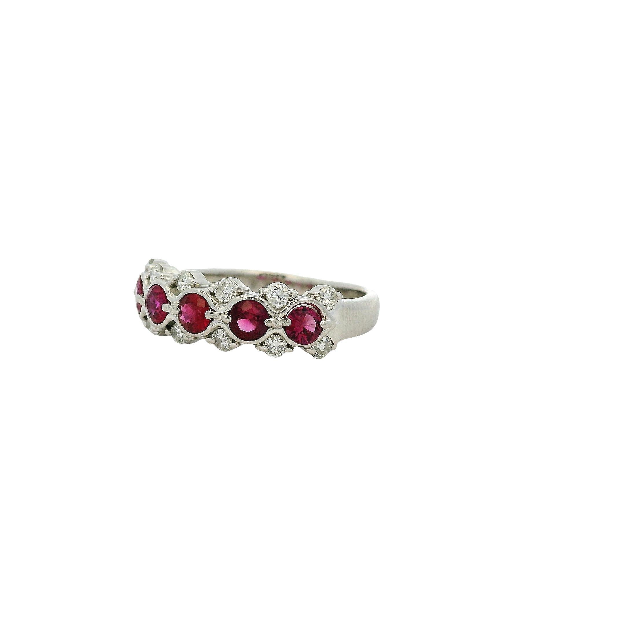 0.75 Carat Round Ruby Bezel Set Diamond Ring Platinum in Stock Neuf - En vente à Boca Raton, FL