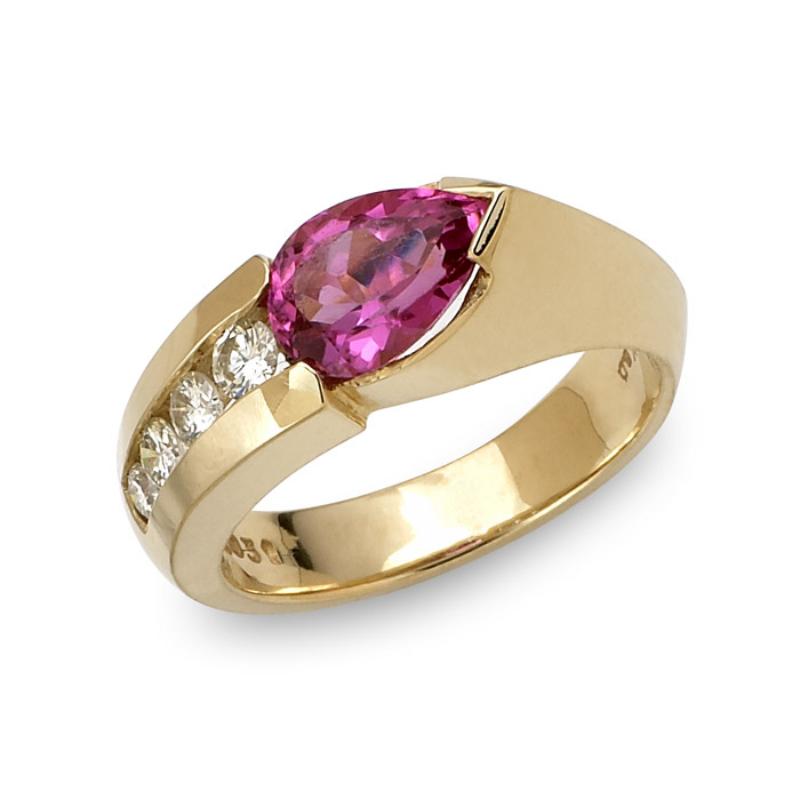 8031002
Realizzato su ordinazione, si prega di attendere 1-3 settimane dalla data di approvazione del design finale da parte del cliente. 
Può essere realizzato in altre dimensioni e anche in altri metalli o colori di pietra.
 
Rubelite circa 0,75