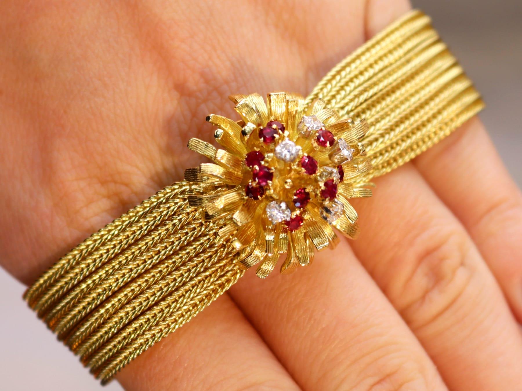 Orologio in oro giallo 18k con rubino da 0,75 carati e diamanti da 0,52 carati - Vintage 1964 In condizioni ottime in vendita a Jesmond, Newcastle Upon Tyne