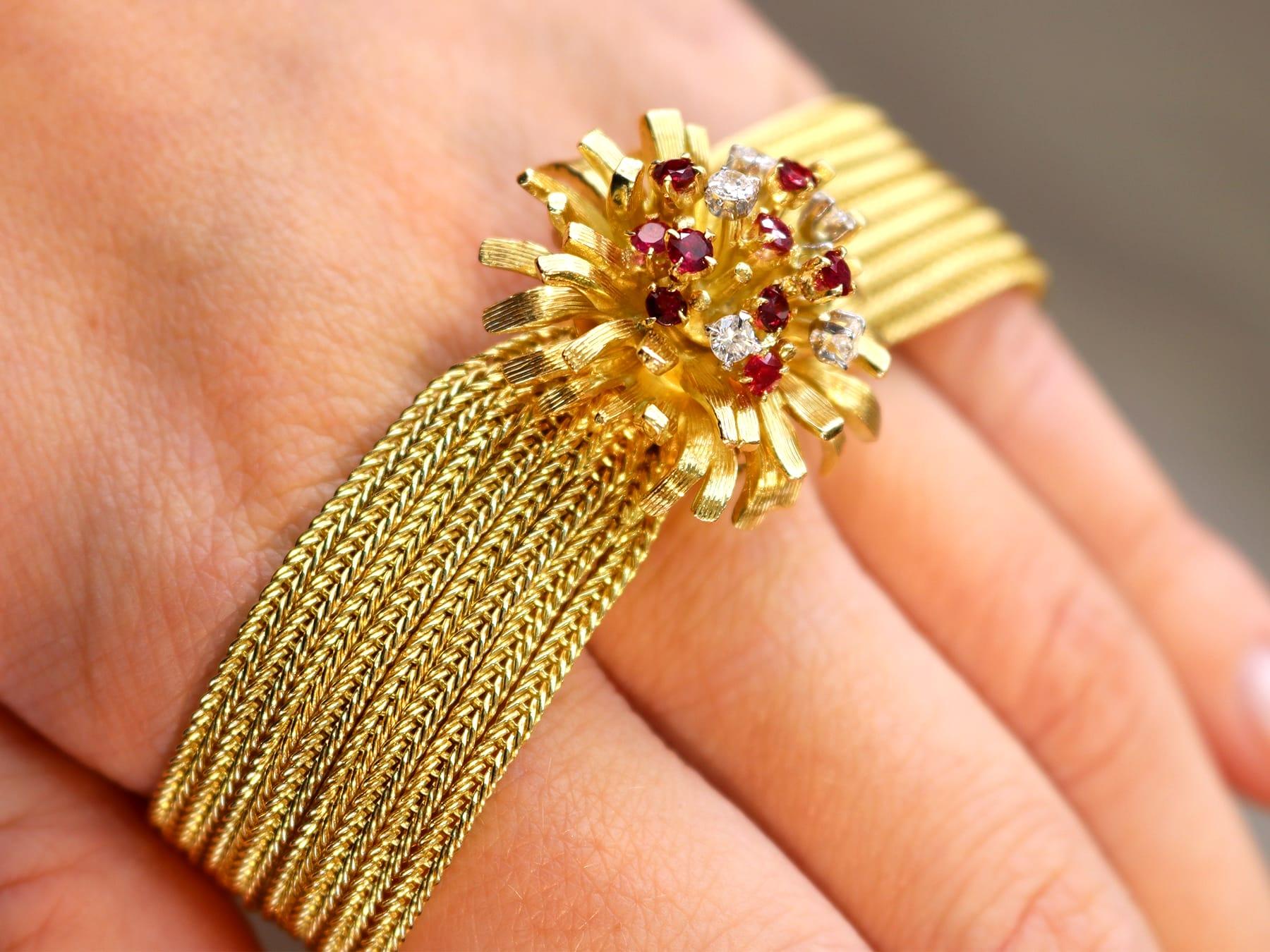 da uomo o donna Orologio in oro giallo 18k con rubino da 0,75 carati e diamanti da 0,52 carati - Vintage 1964 in vendita