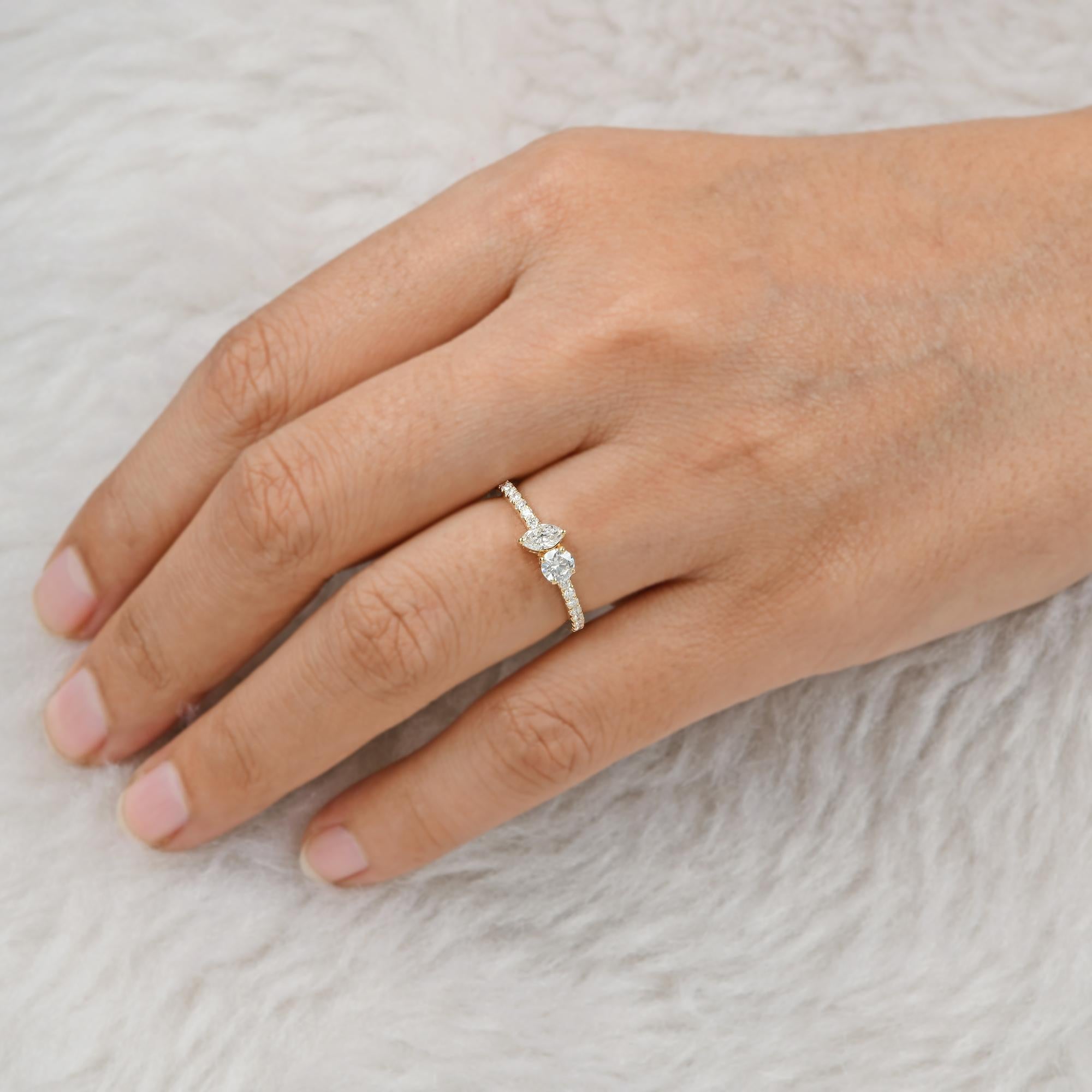 Modern 0.75 Carat Si Clarity Hi Color Marquise Round Diamond Ring 14 Karat Yellow Gold For Sale