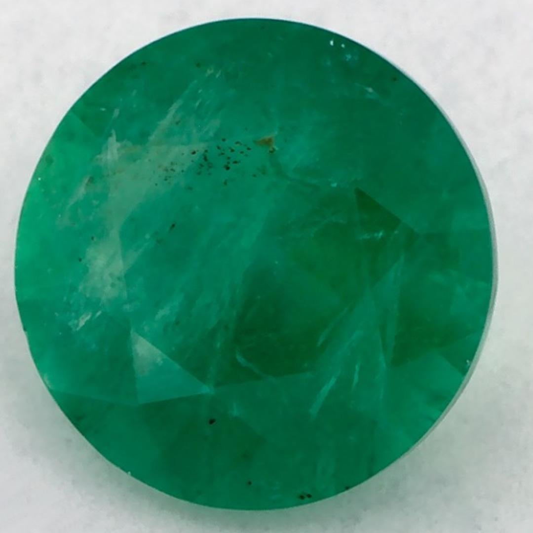 D'un vert éclatant, la pierre de naissance du mois de mai symbolise le renouveau de la croissance printanière. 

Explorez la vibrante collection d'émeraudes, de rubis et de saphirs de notre magasin, disponibles sous forme de pierres précieuses en