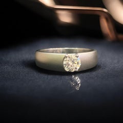 0.75 Cts F/VS1 GIA Certified Round Brilliant Diamond Bague de mariage pour homme en or 18K
