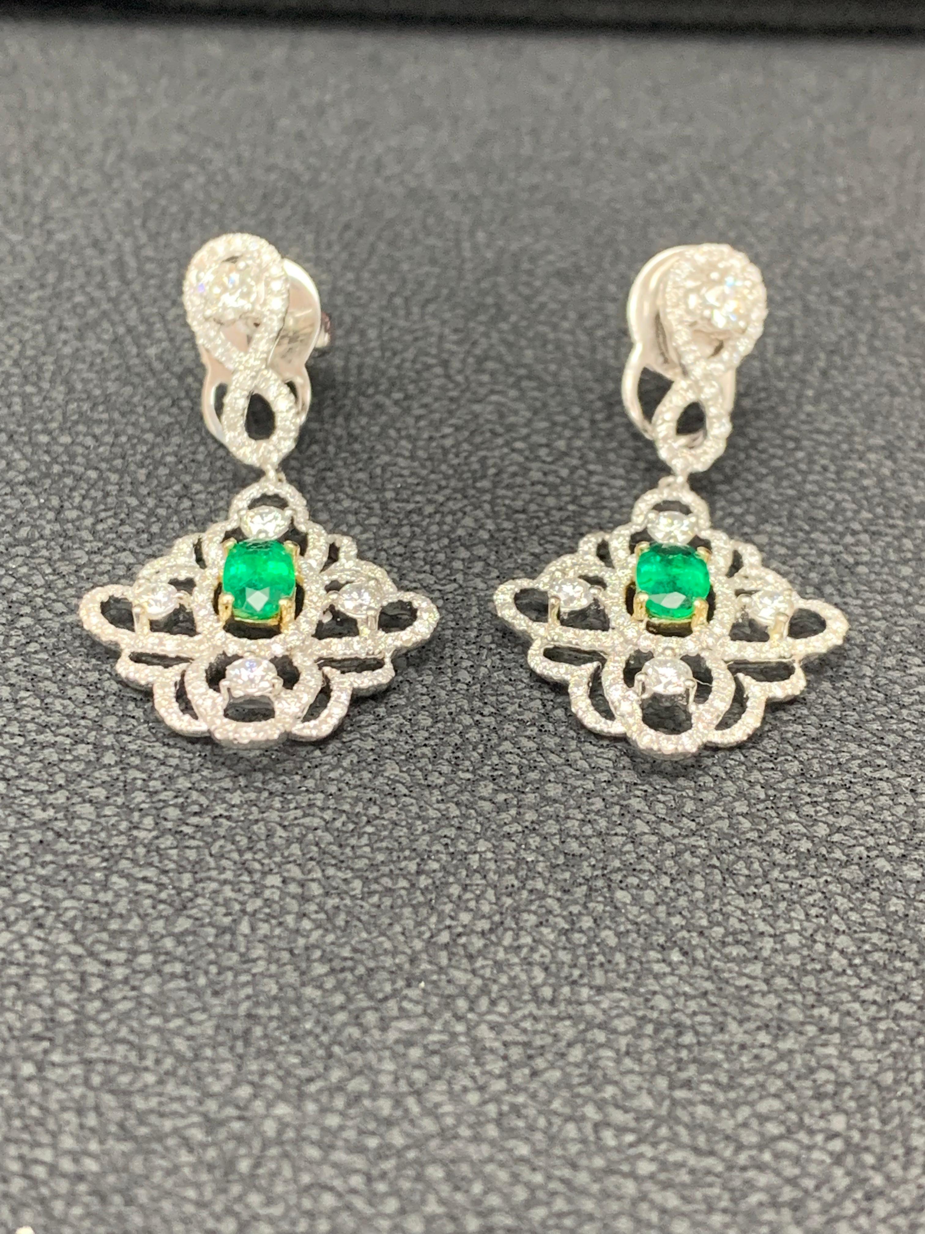 0.75 Oval Cut Emerald and Open-Work Diamond Chandelier Earrings in 18K Mix Gold In New Condition For Sale In NEW YORK, NY