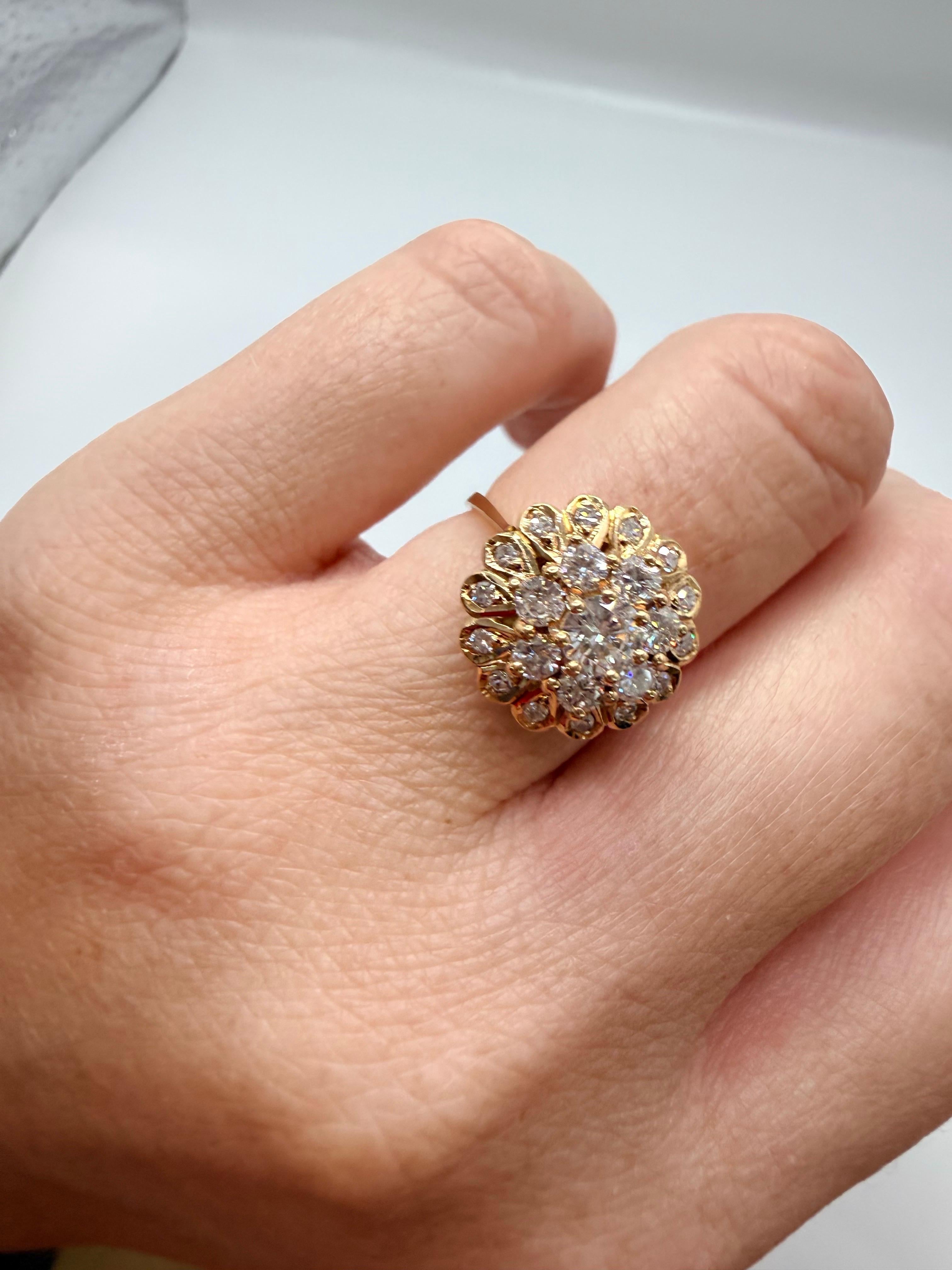 0.75ct Bague florale unique faite à la main or jaune 18KT année inconnue Excellent état - En vente à Boca Raton, FL