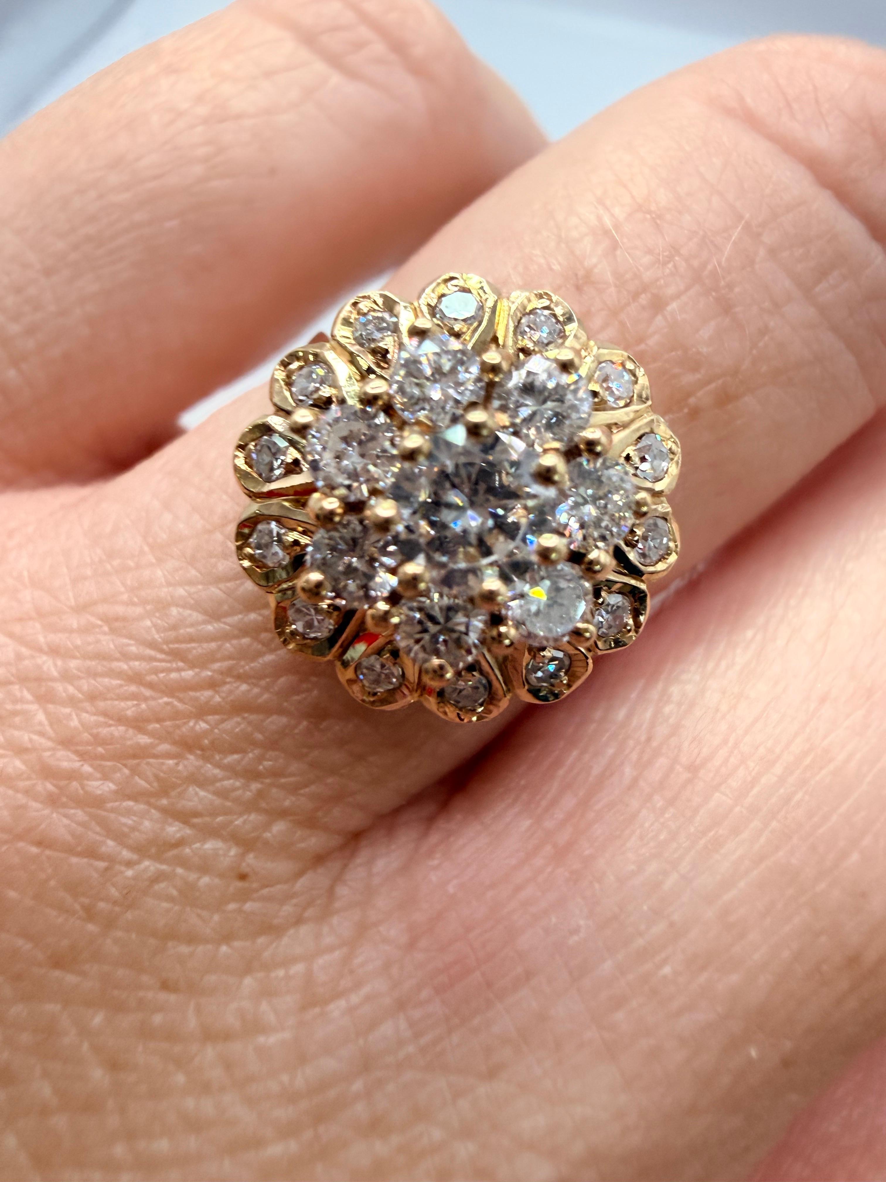0.75ct Bague florale unique faite à la main or jaune 18KT année inconnue Unisexe en vente