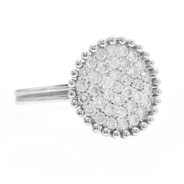 Espléndido anillo de oro blanco macizo de 14 quilates con un diamante natural de 0,75 quilates

Valor de sustitución sugerido: Aprox. 1,800.00

Estampado: 14K

Peso total de diamantes naturales de talla redonda Aprox. 0,75 Quilates (color G-H /