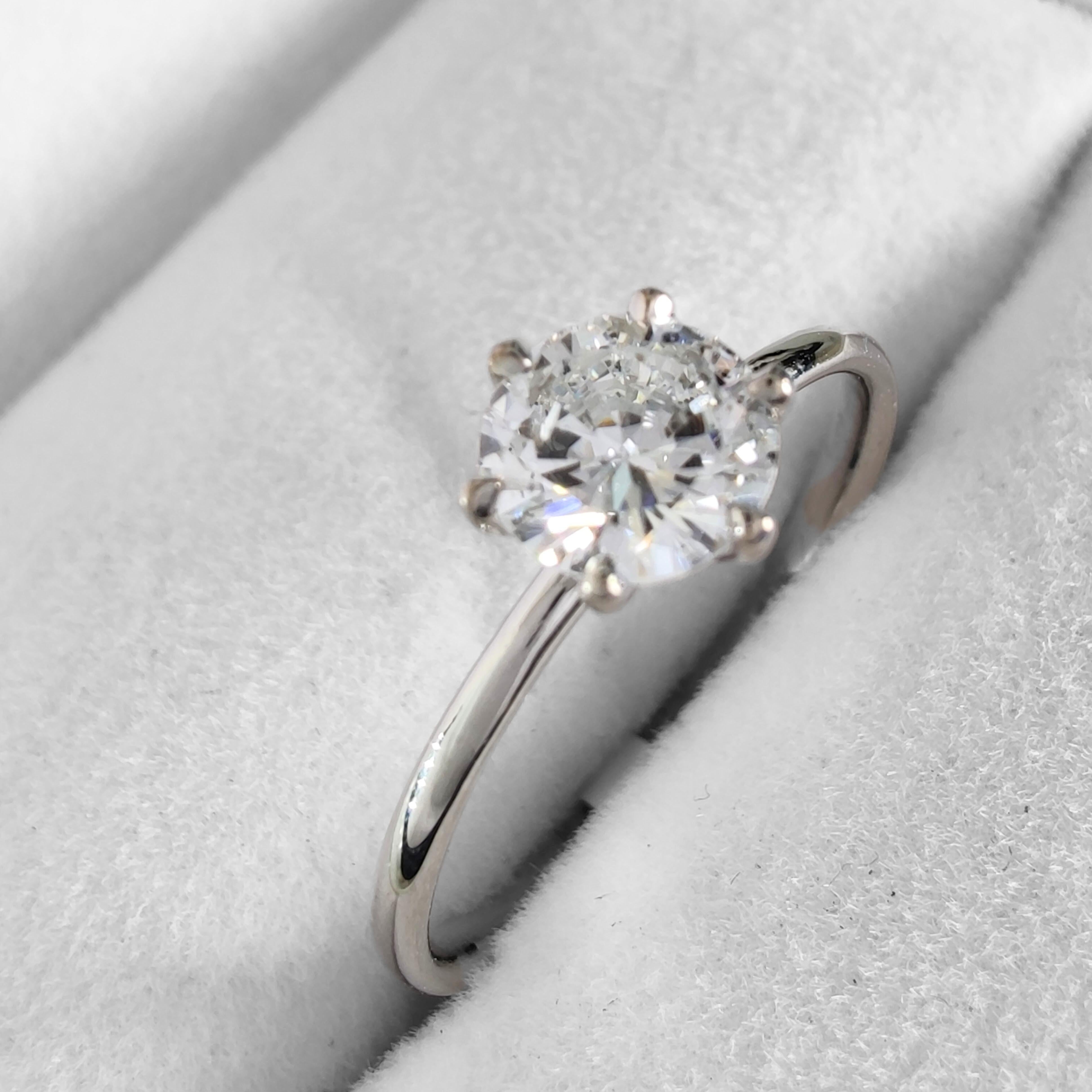 0.75ct Natural Diamond Engagement Ring 18K White Gold – IGI Certified gift For Sale 4