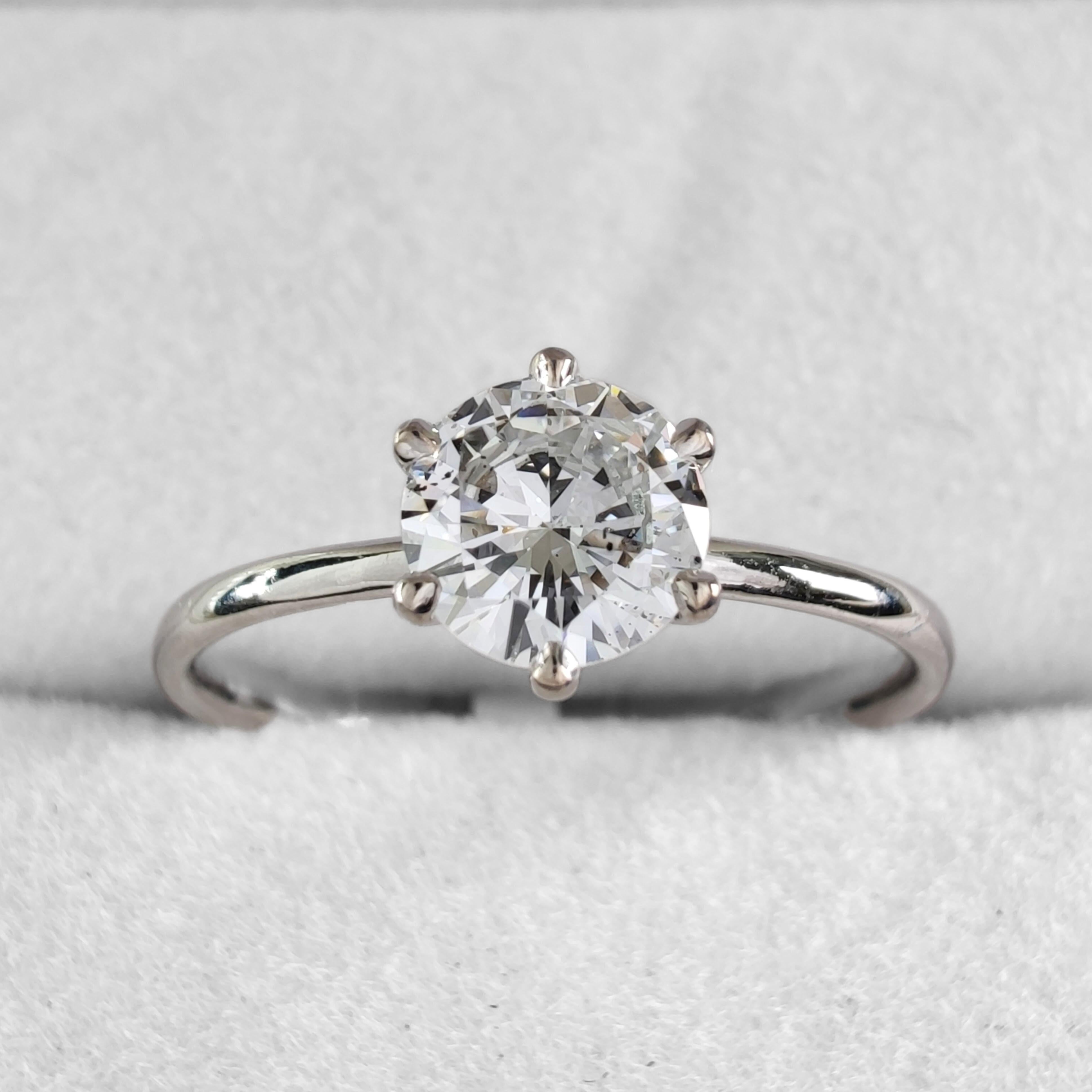 0.75ct Natural Diamond Engagement Ring 18K White Gold – IGI Certified gift For Sale 5