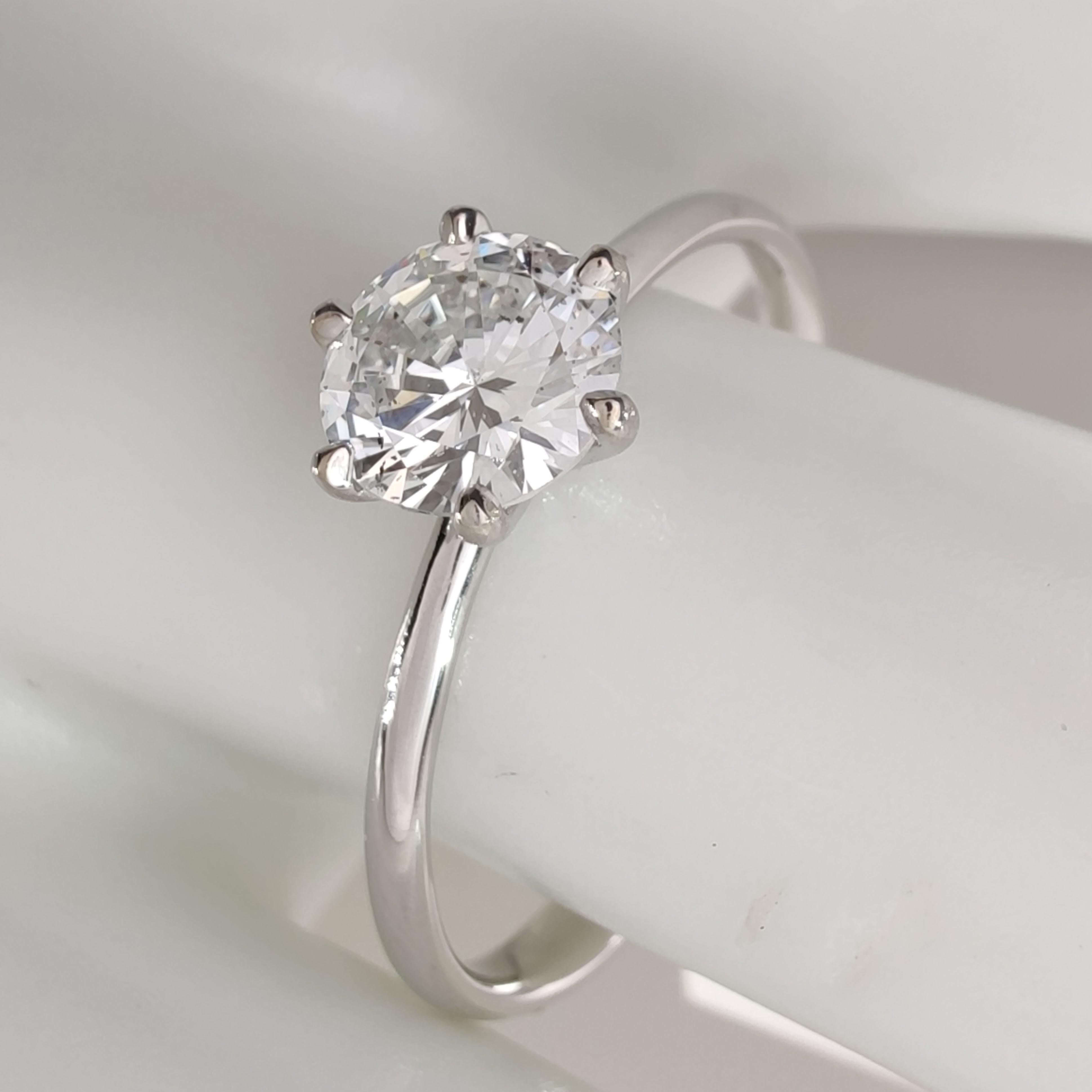 Contemporary 0.75ct Natural Diamond Engagement Ring 18K White Gold – IGI Certified gift For Sale