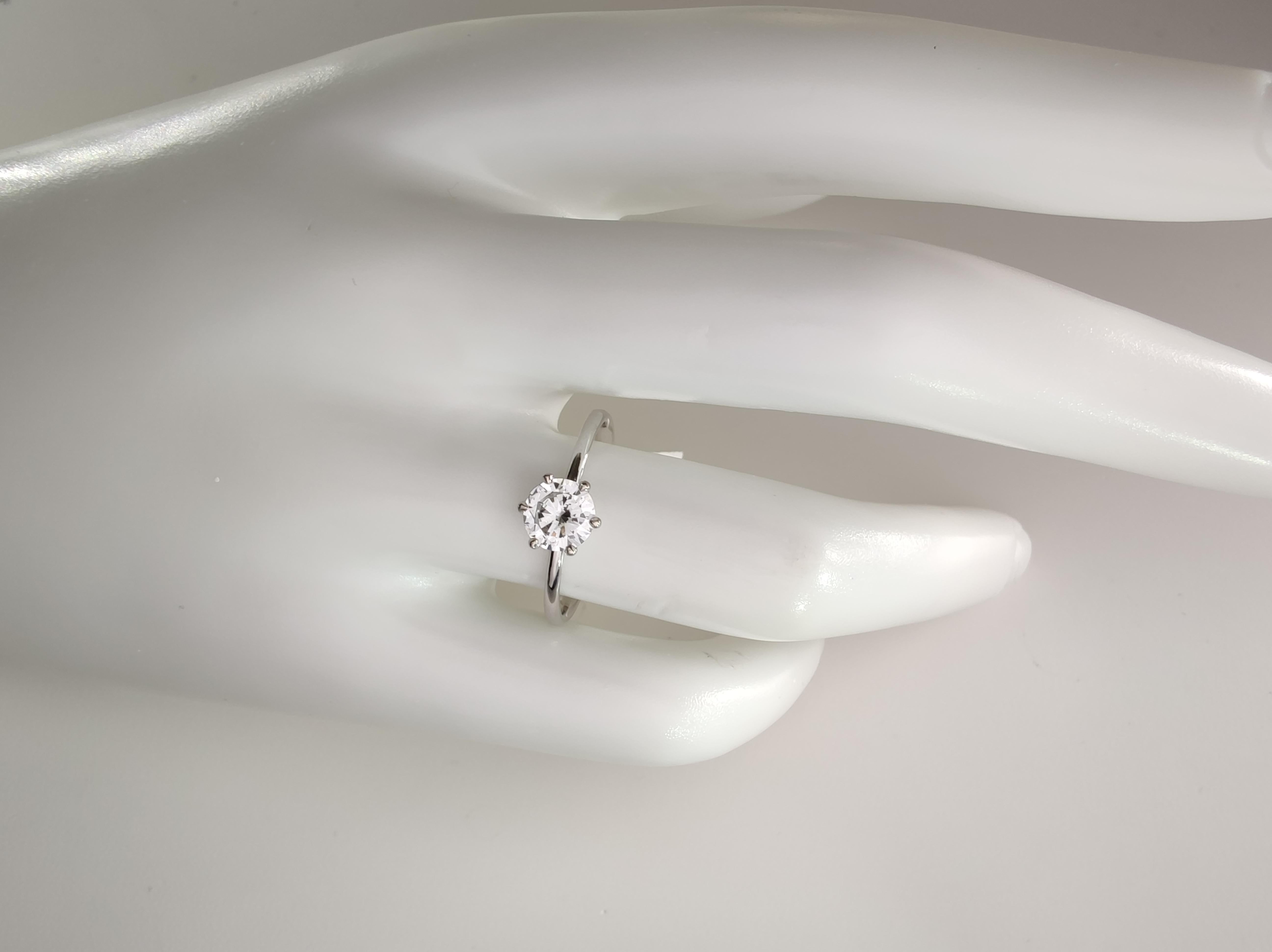 Brilliant Cut 0.75ct Natural Diamond Engagement Ring 18K White Gold – IGI Certified gift For Sale