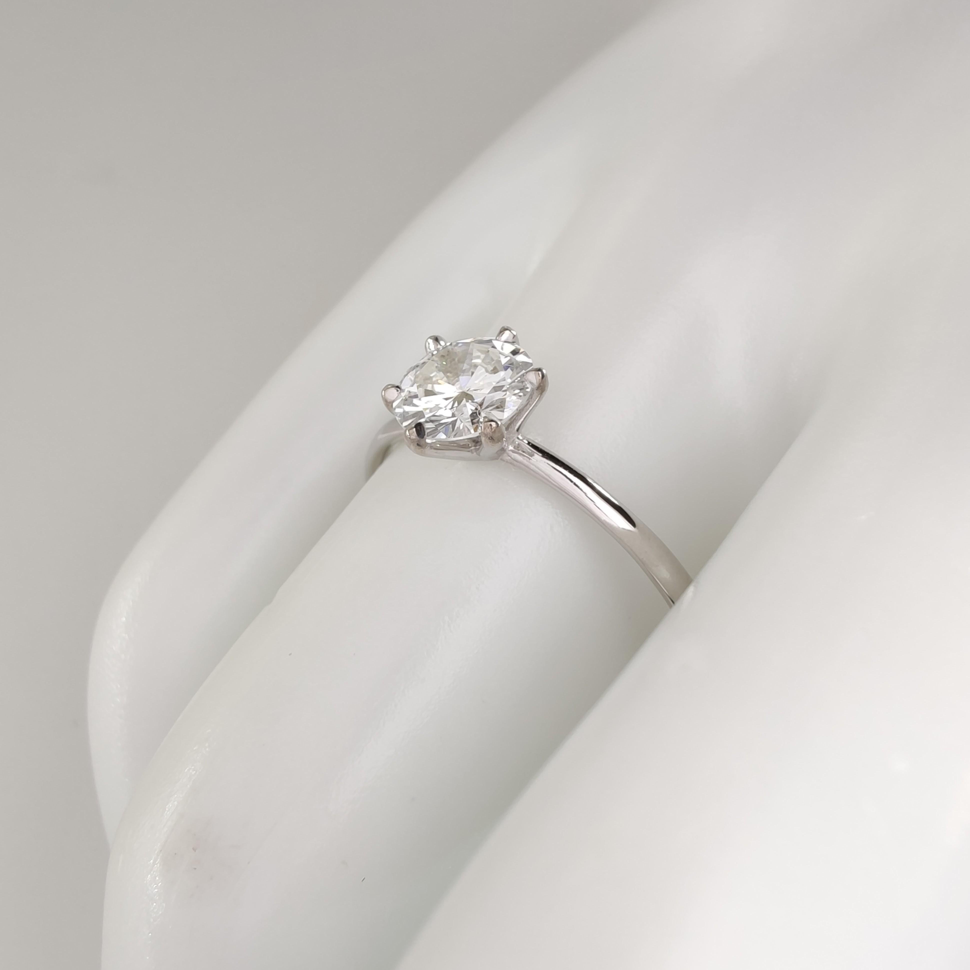 0.75ct Natural Diamond Engagement Ring 18K White Gold – IGI Certified gift For Sale 1