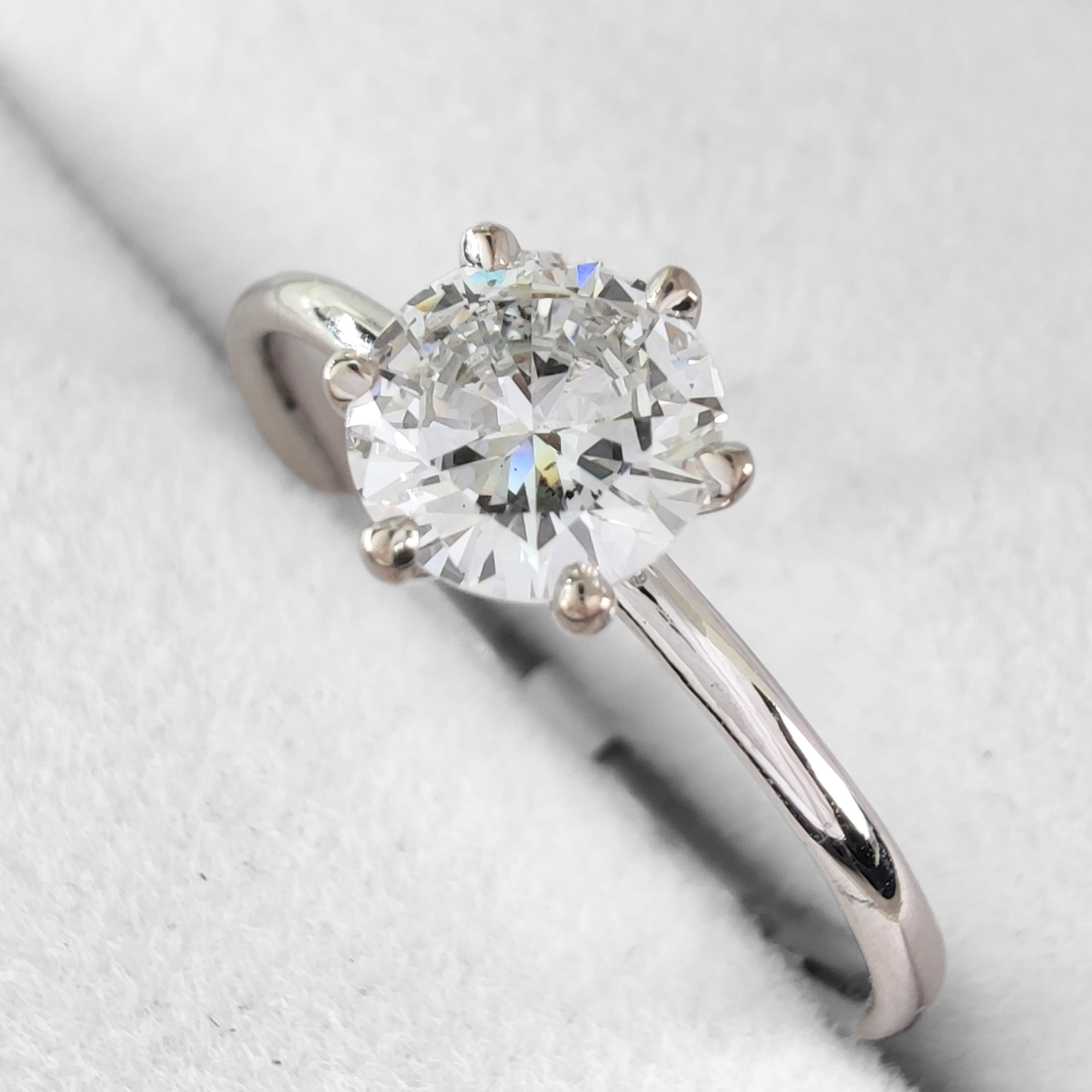 0.75ct Natural Diamond Engagement Ring 18K White Gold – IGI Certified gift For Sale 3