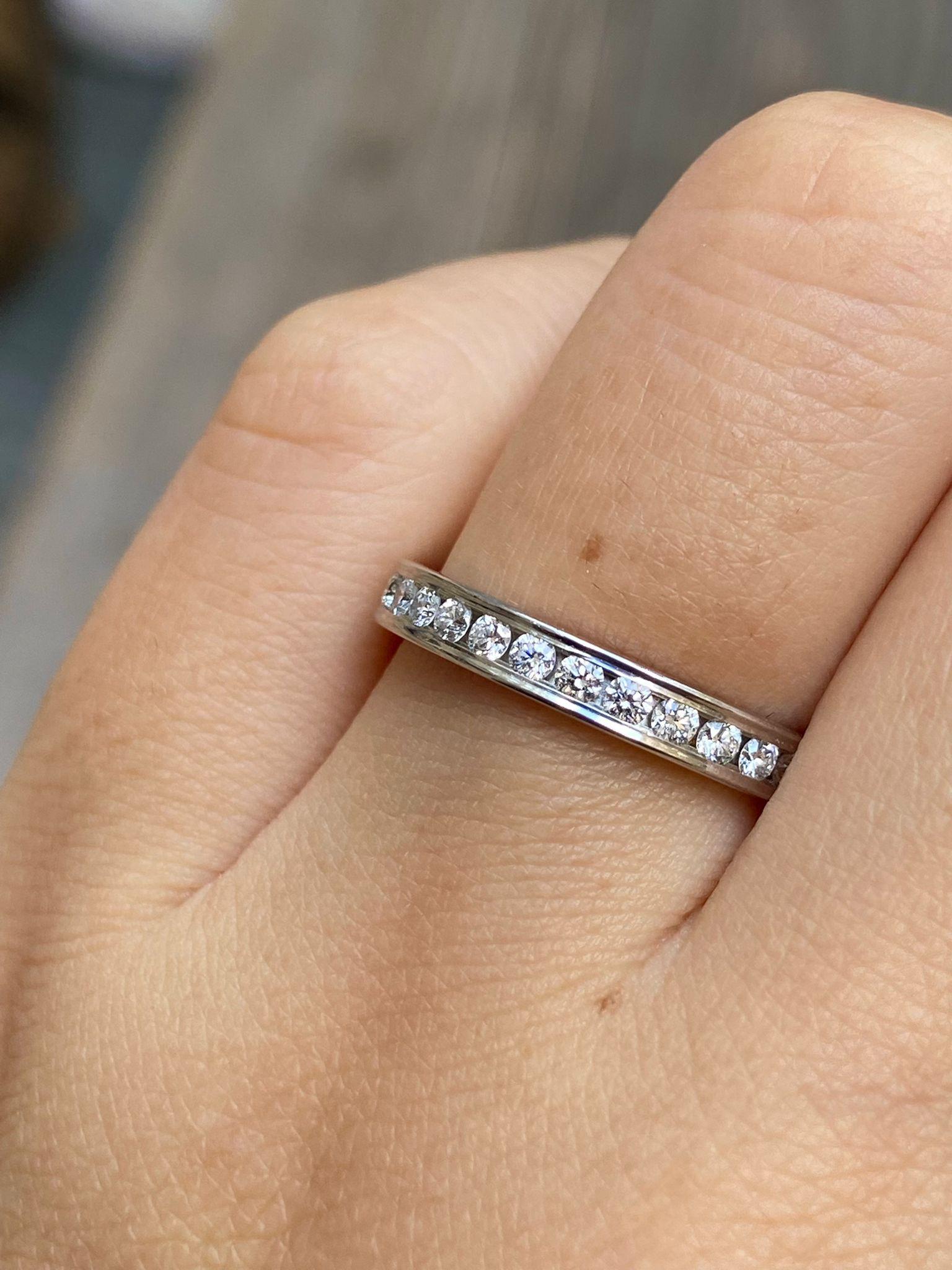 0,75 Karat Platin Ewigkeitsring mit Diamant Hochzeit Jahrestag im Angebot 10