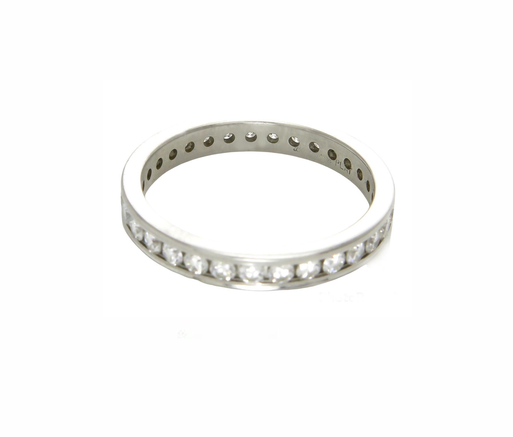 0.75CT Platinum Eternity Round Diamond Wedding Anniversary Band Ring In Excellent Condition For Sale In New York, NY