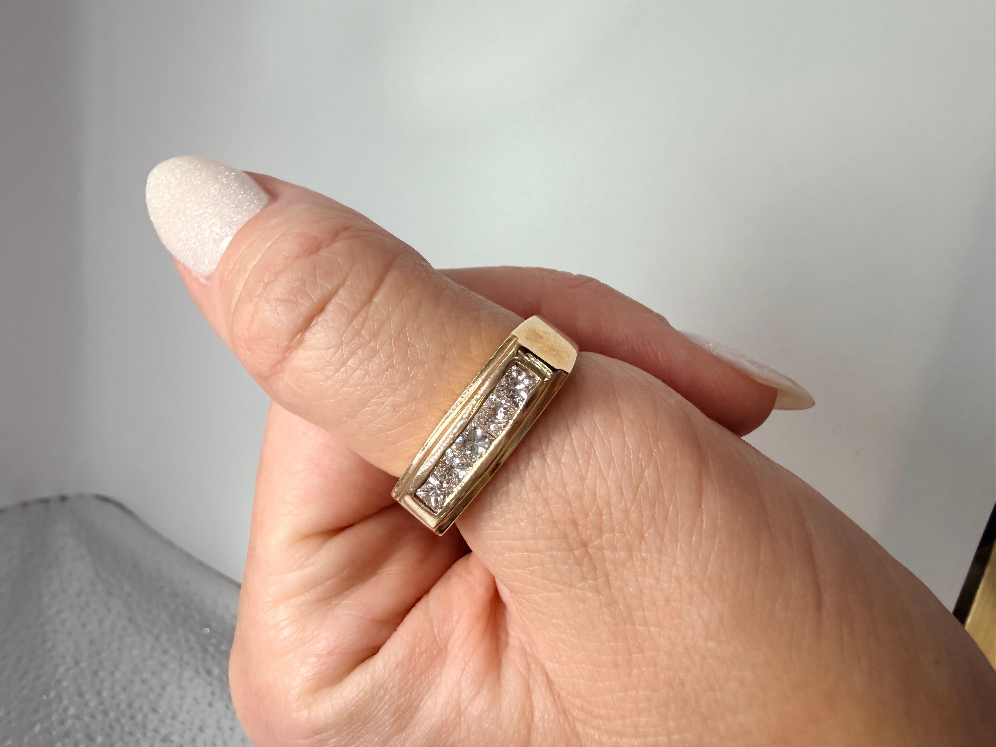 0,75ct Prinzessinnenschliff Diamant Ehering Größe 9 im Angebot 5