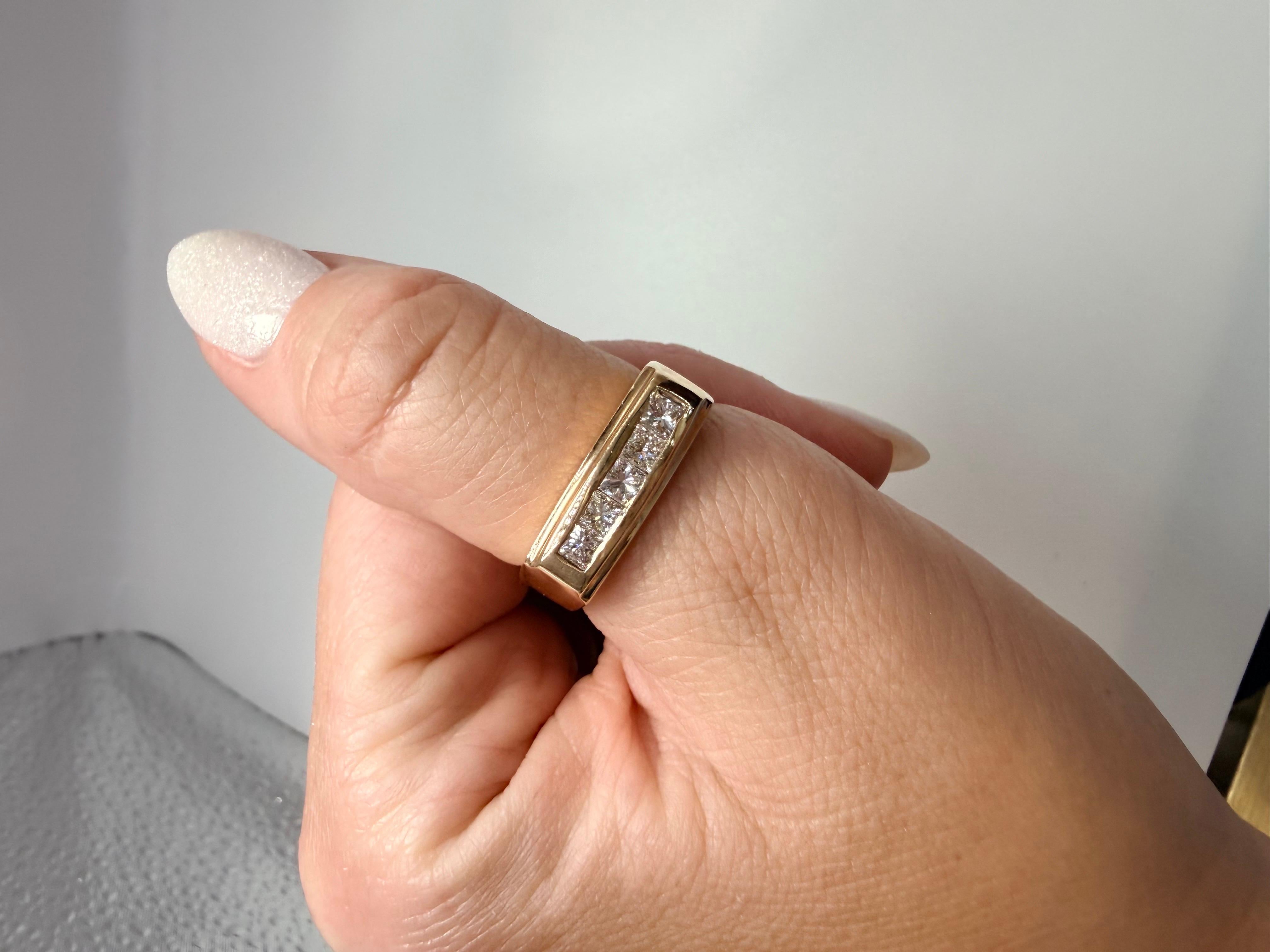 0,75ct Prinzessinnenschliff Diamant Ehering Größe 9 im Angebot 6