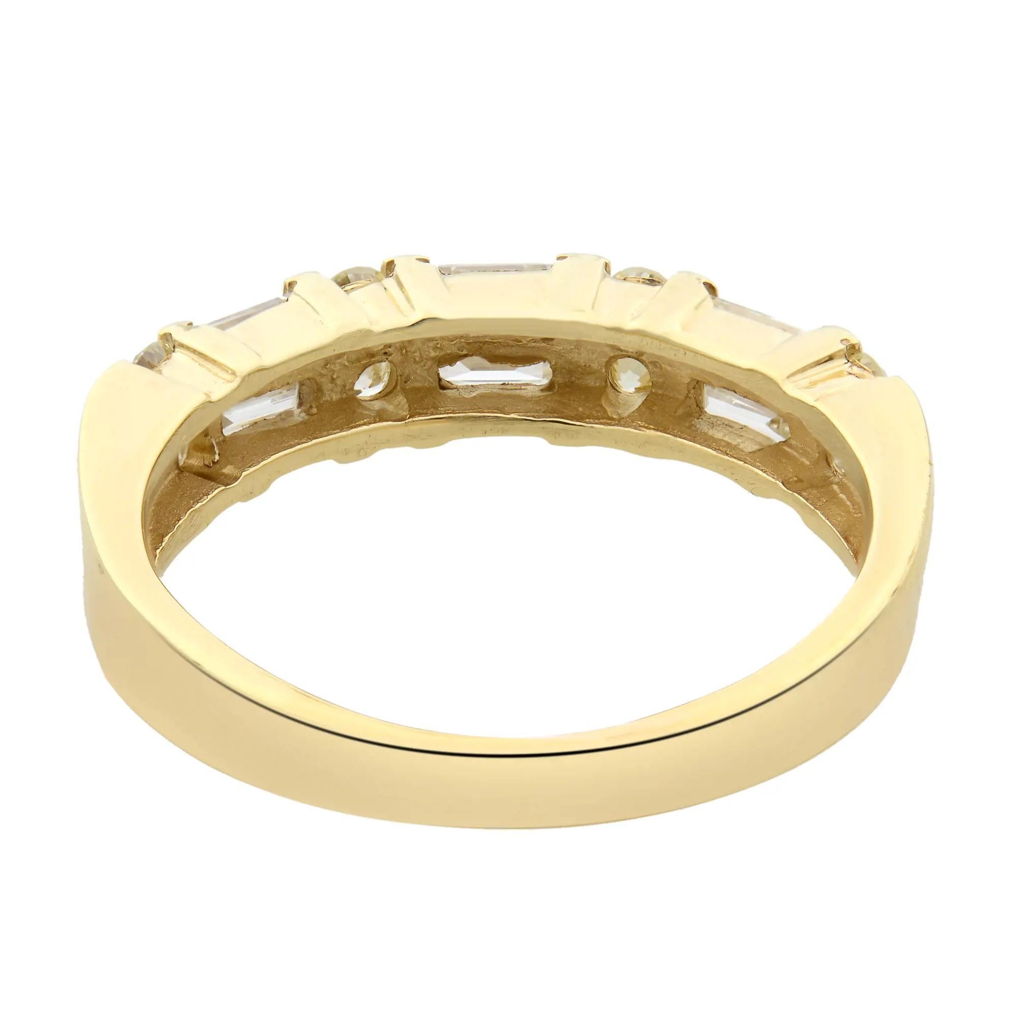 Modern 0.75 Cttw Baguette and Round Cut Diamond Band Ring 14K Yellow Gold For Sale