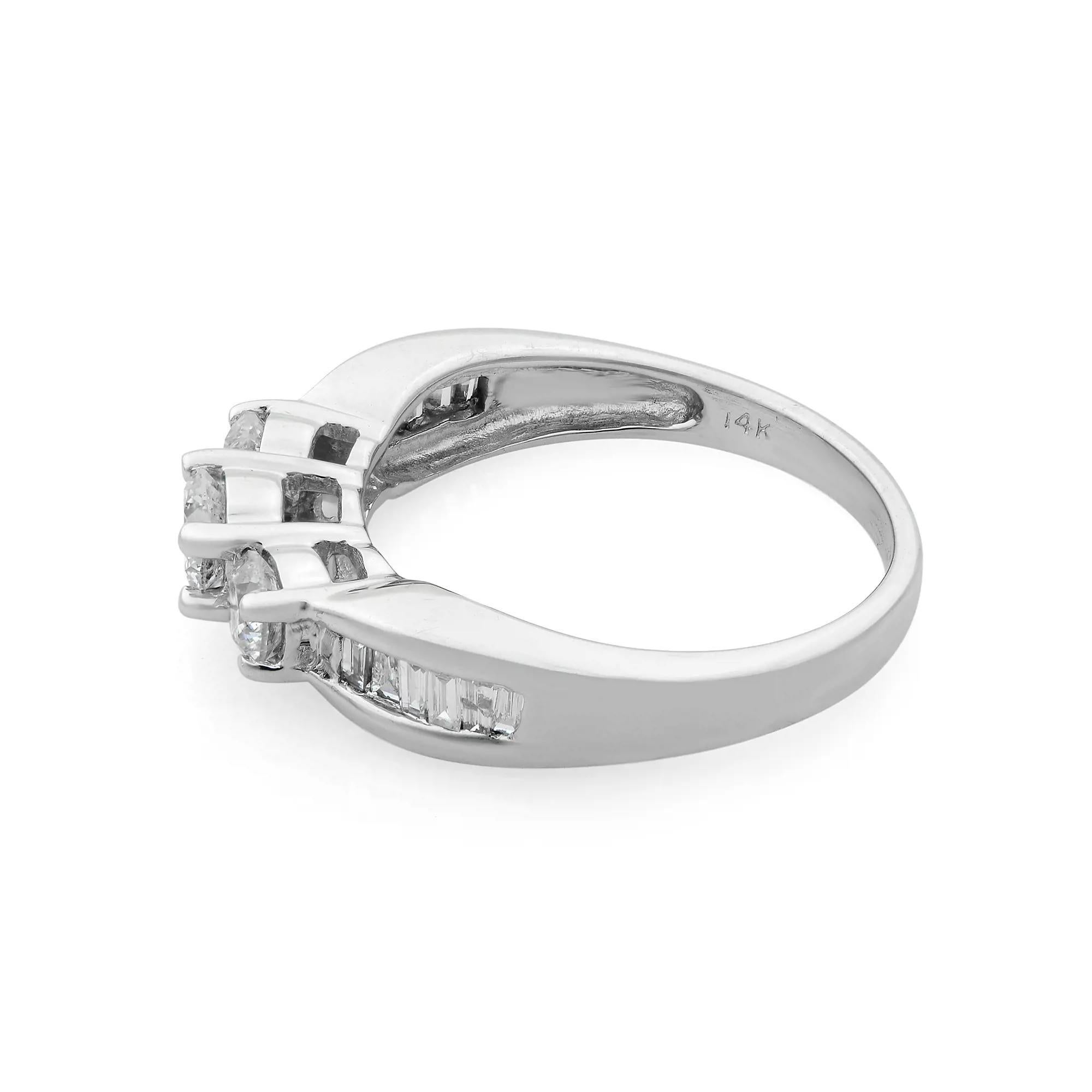 Moderne Alliance en or blanc 14 carats avec diamants taille ronde et baguette de 0,75 carat, taille 7 en vente