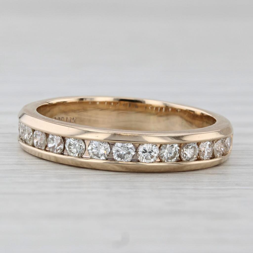 Taille ronde Alliance pour hommes en or jaune 14 carats sertie de diamants de 0,75 carat en vente