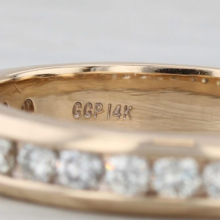 Alliance pour hommes en or jaune 14 carats sertie de diamants de 0,75 carat en vente 2