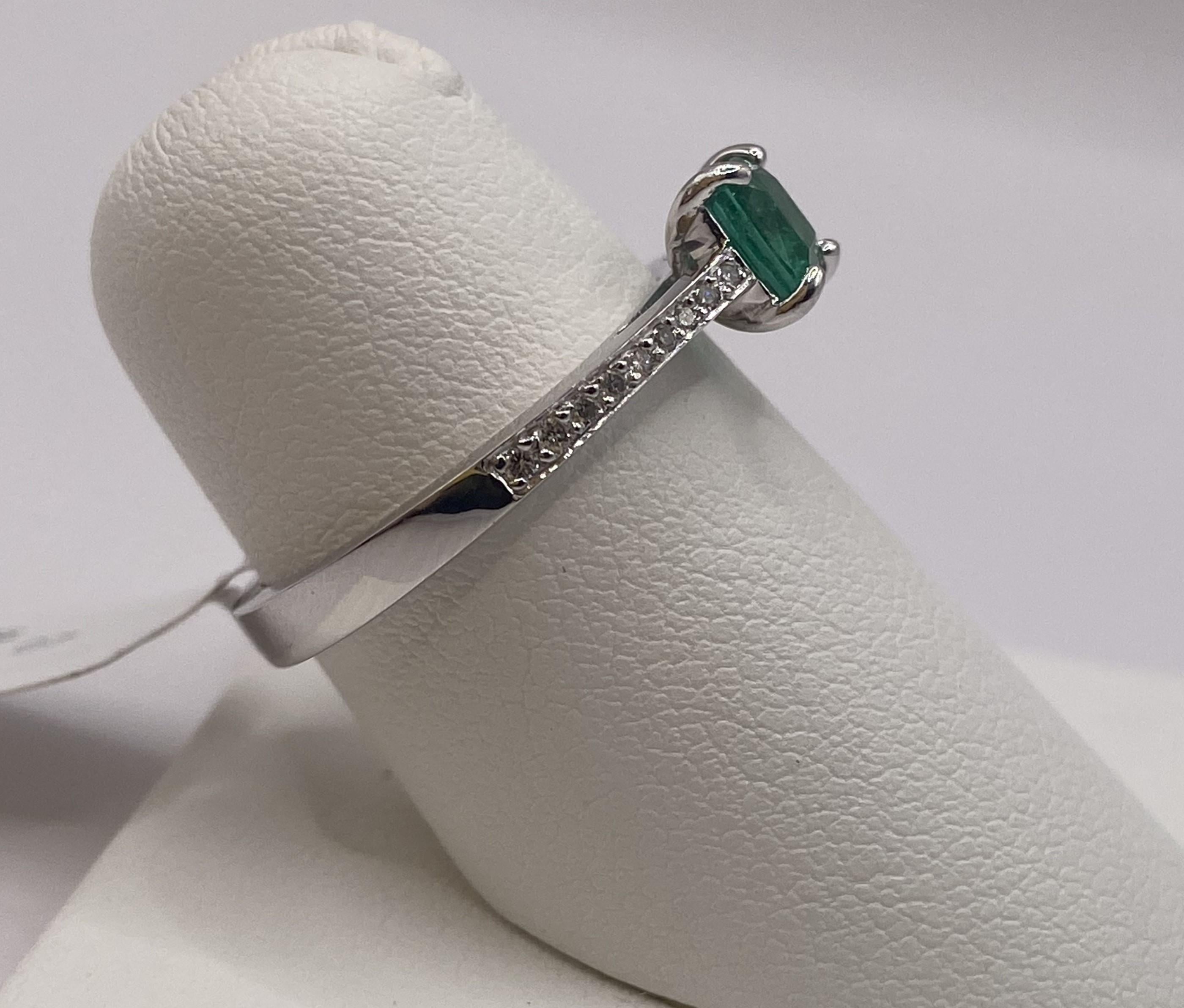 Modern 0.75ctw Cushion Emerald & Round Diamond Petite Ring in 14KT White Gold For Sale