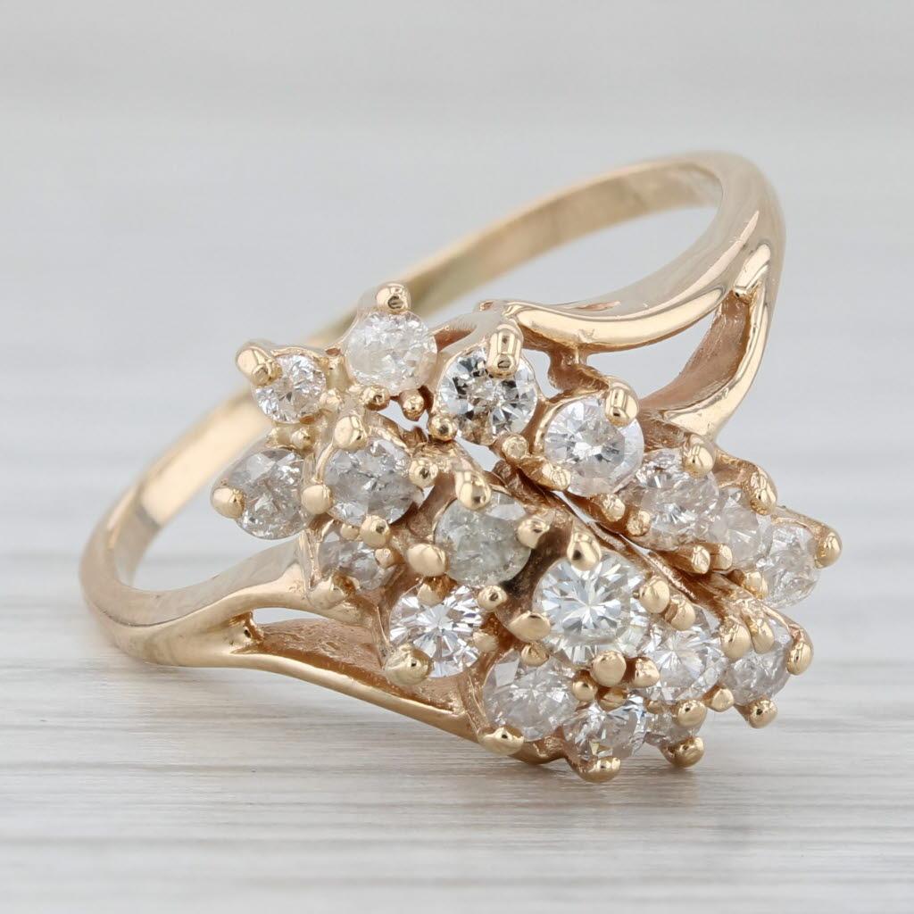 Informations sur les pierres précieuses :
- Natura Diamondsl -
Total des carats - 0.75ctw
Taille - Brilliante ronde
Couleur - J - K
Clarté - I1 - I2

Métal : Or jaune 14k
Poids : 4,5 grammes 
Timbres : 14k
Hauteur de la face : 16  mm 
Hauteur