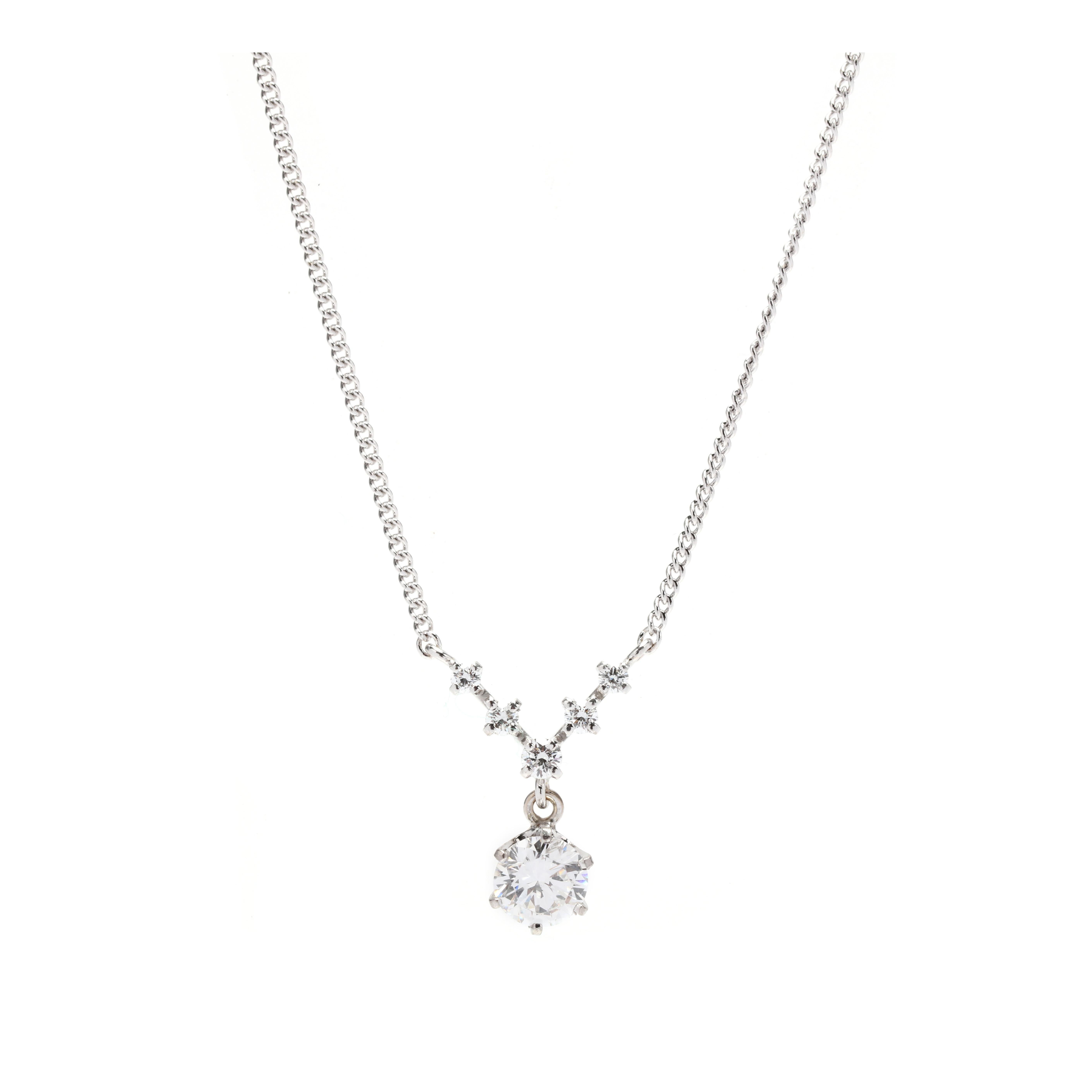 Diese 0,75ctw Diamant-Baumel V Halskette wird ein schönes Statement abgeben. Die Halskette aus 14 Karat Weißgold ist mit 0,75 ct funkelnden Diamanten besetzt. Die Länge der Halskette ist 16,5 Zoll, perfekt für das tägliche Tragen. Das schlichte,