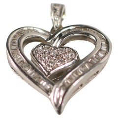 Pendentif cœur en or blanc 10 carats avec diamants de 0,75 carat