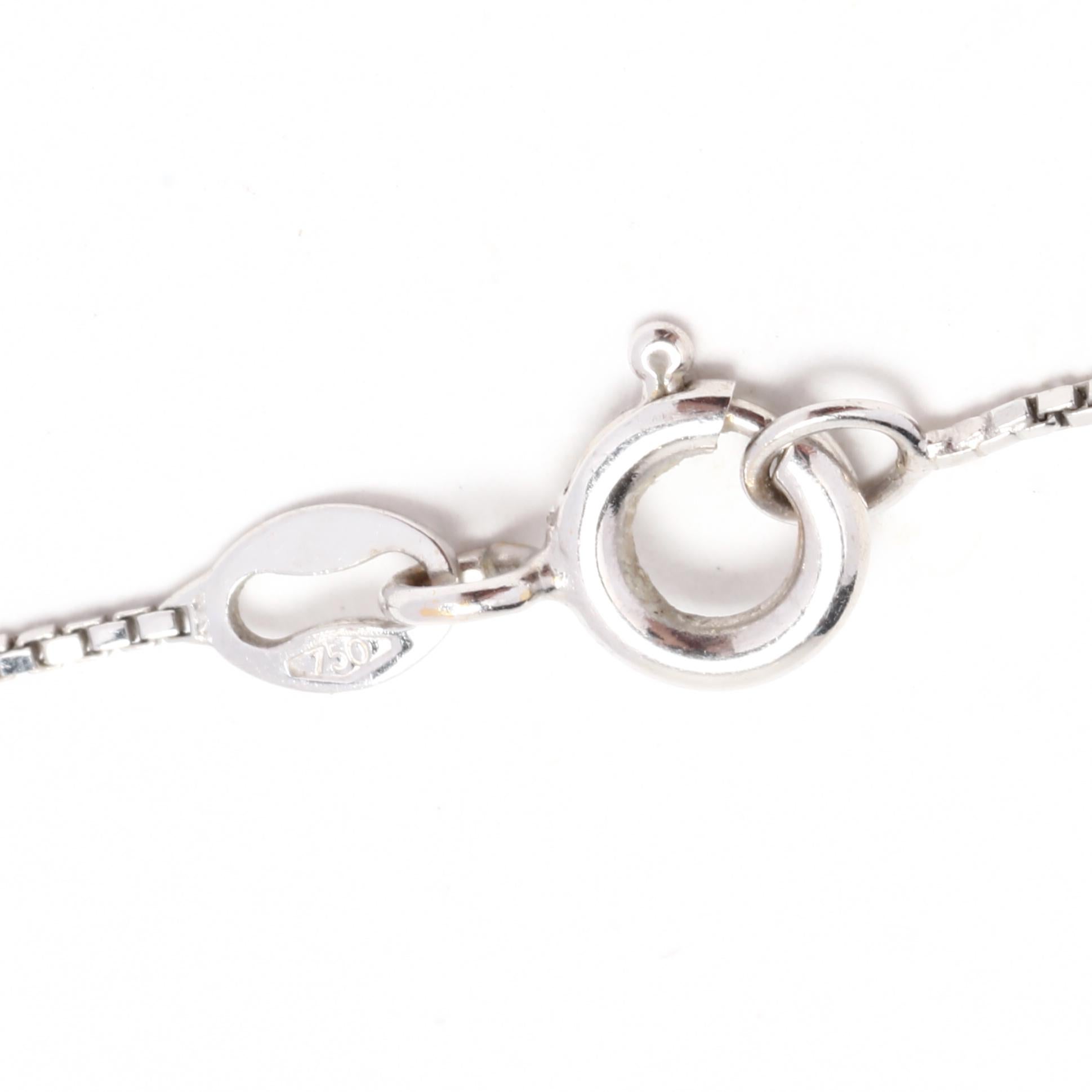 Taille poire Collier pendentif halo de diamants émeraude poire de 0,75 ctw, or blanc 18 carats, longueur 16,25 en vente