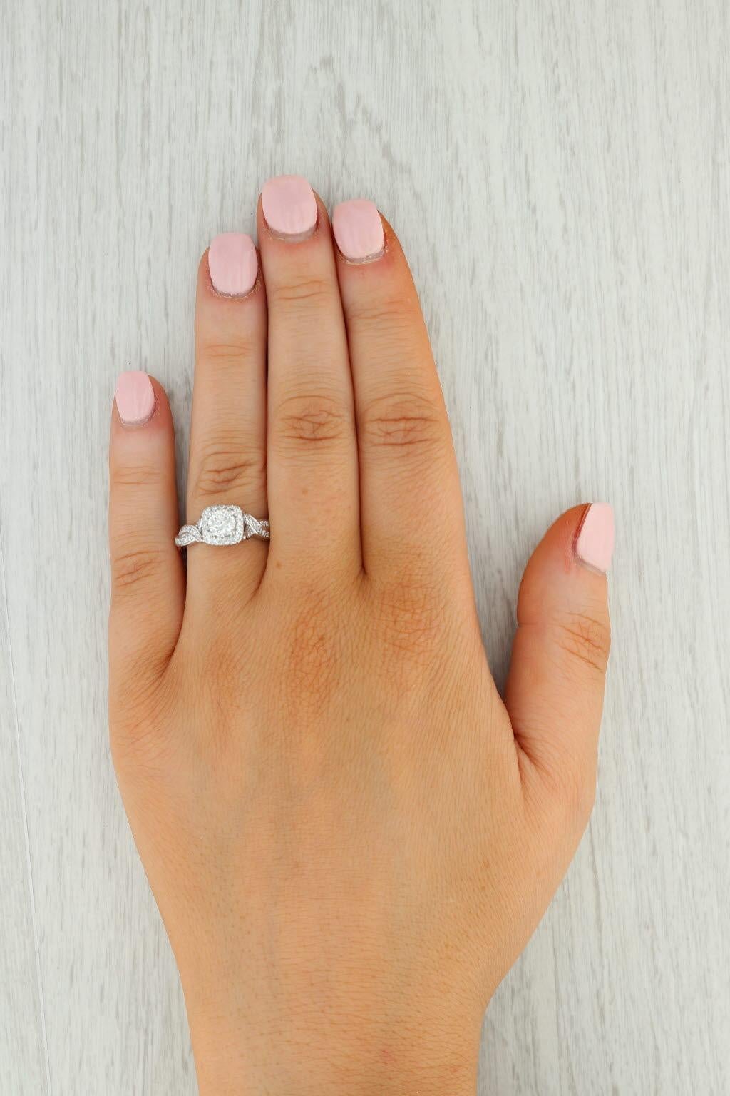 0.75ctw Round Diamond Halo Engagement Ring 14k White Gold Size 6.5 en vente 4