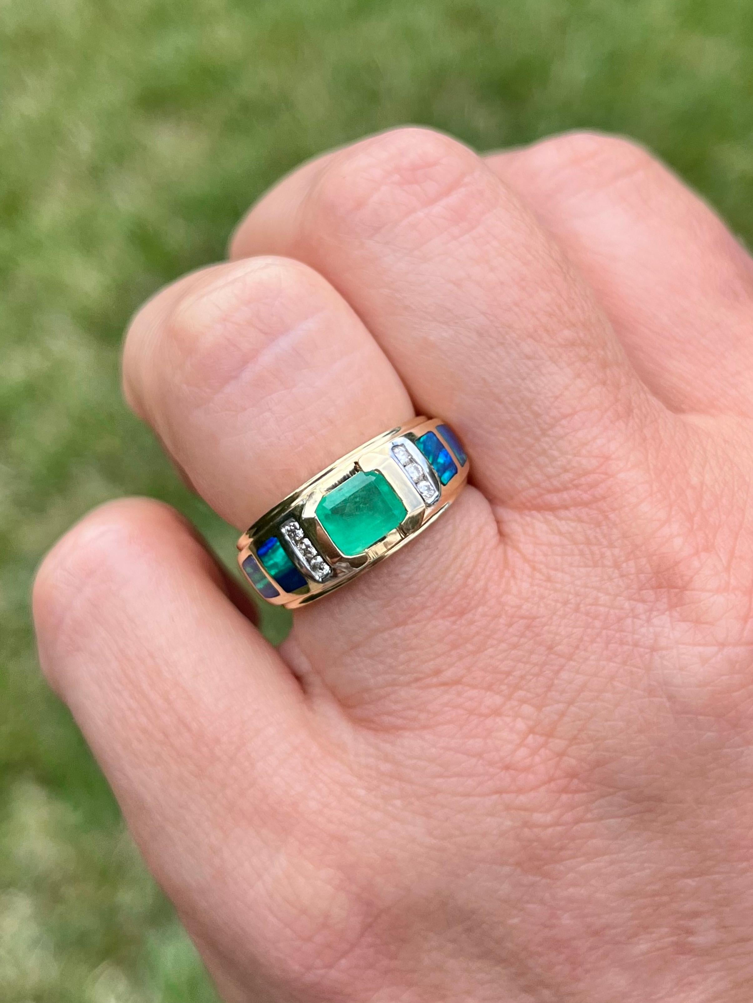 0.76 Carat Colombian Emerald and Inlaid Opal 14k Yellow Gold Ring For Sale 1