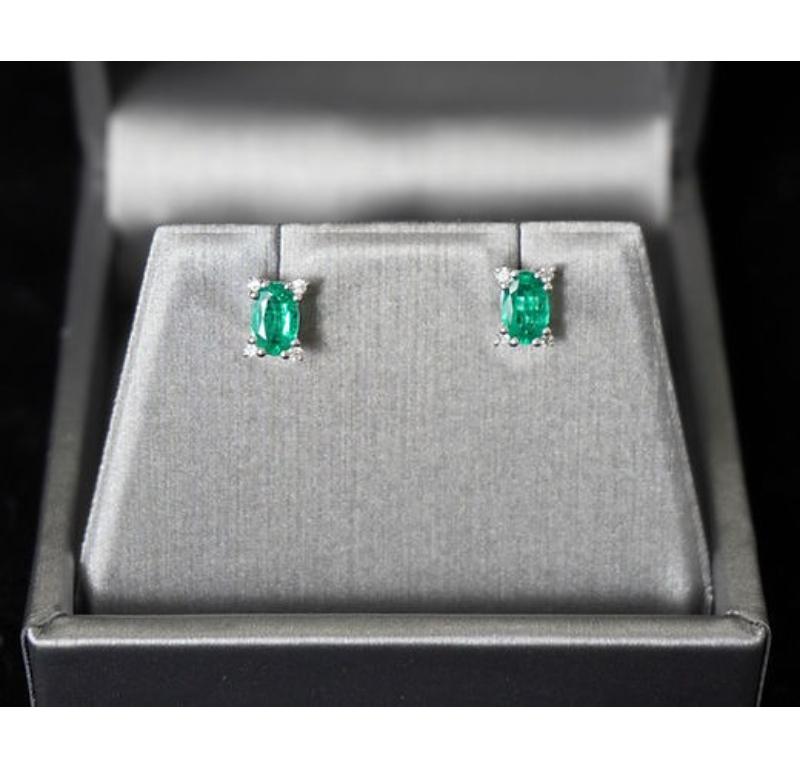 Emerald Weight: 0.76 CT, Measurements: 6x4 mm, Diamond Weight: 0.05 CT 1.2 mm, Metal: 18K White Gold, Gold Weight: 1.71 gm, Shape: Oval, Color: Intense Green, Hardness: 7.5-8, Birthstone: May