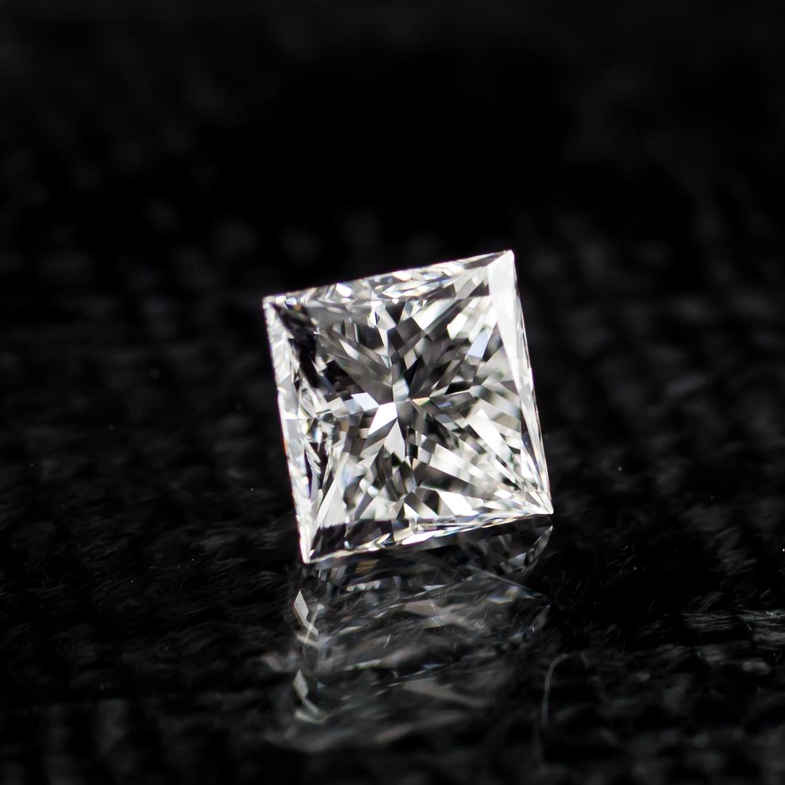 Diamond General Info
Diamond Cut: Square Modified Brilliant
Measurements: 6.67  x  6.63  -  4.17 mm

Diamond Grading Results
Carat Weight: 0.76
Color Grade: E
Clarity Grade: VS1

Additional Grading Information 
Polish:  Good
Symmetry:
