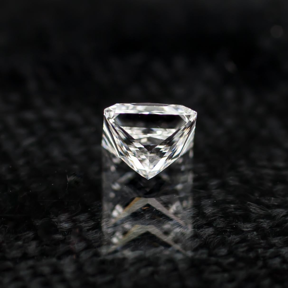 Taglio princess 0,76 Carati sciolti E / VS1 Diamante taglio principessa certificato GIA in vendita