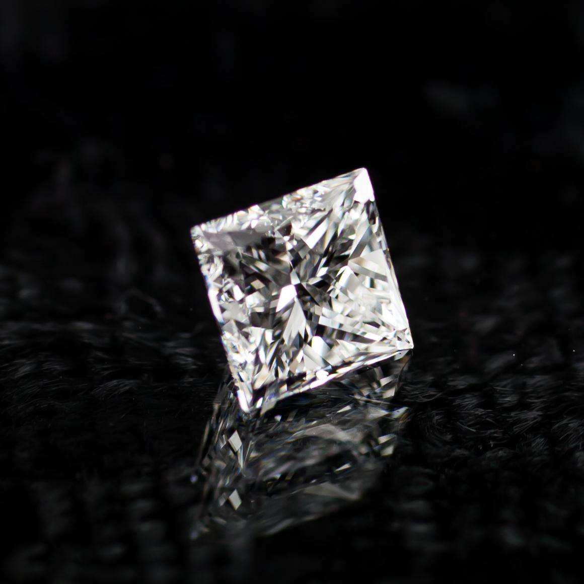 Women's or Men's 0.76 Carat Loose E / VS1 Princess Cut Diamond GIA Certified For Sale